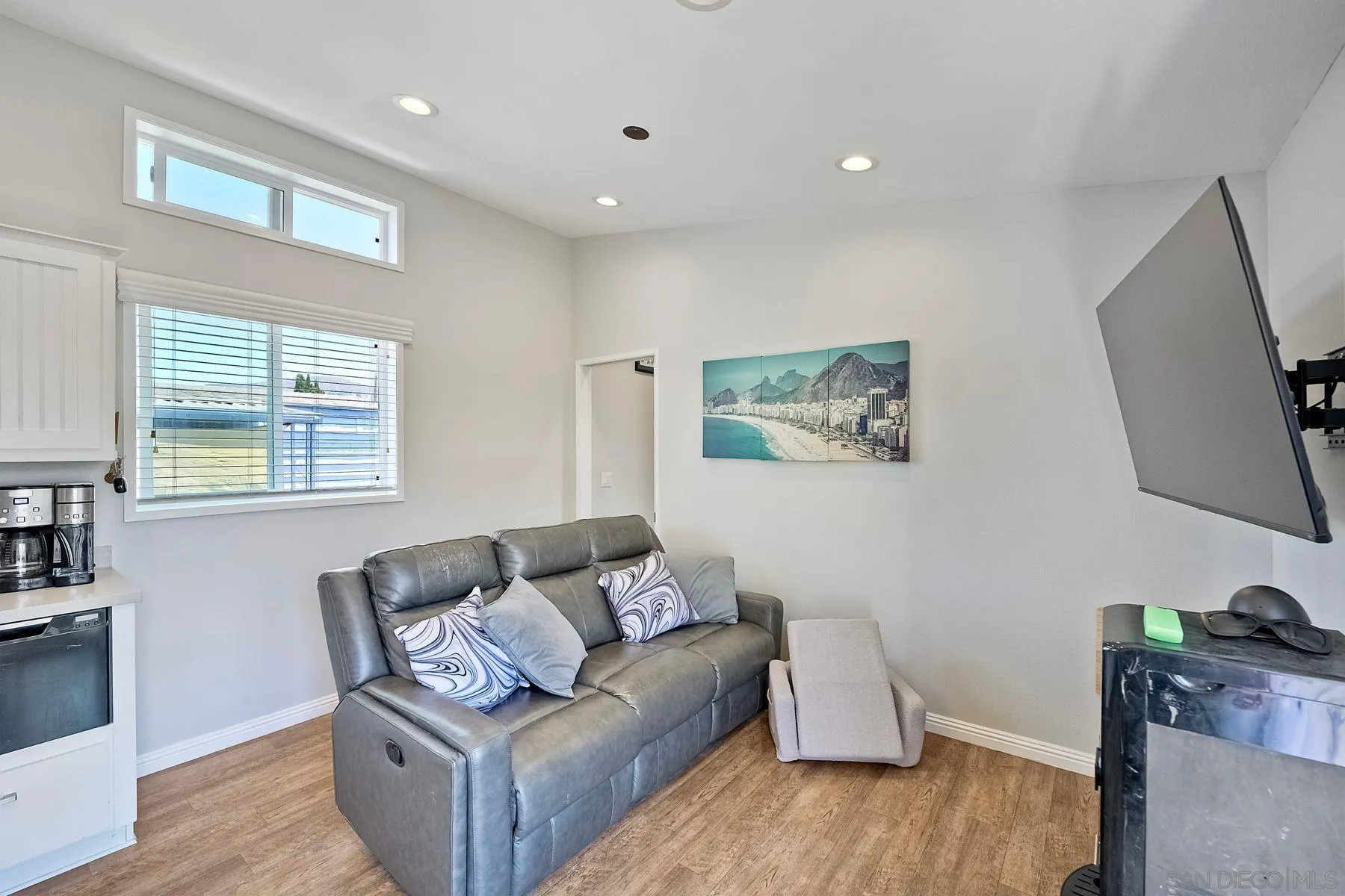https://cdn.realtyfeed.com/cdn/127/250033396/8ad438baf8817234332fbaeadcc498d4.webp