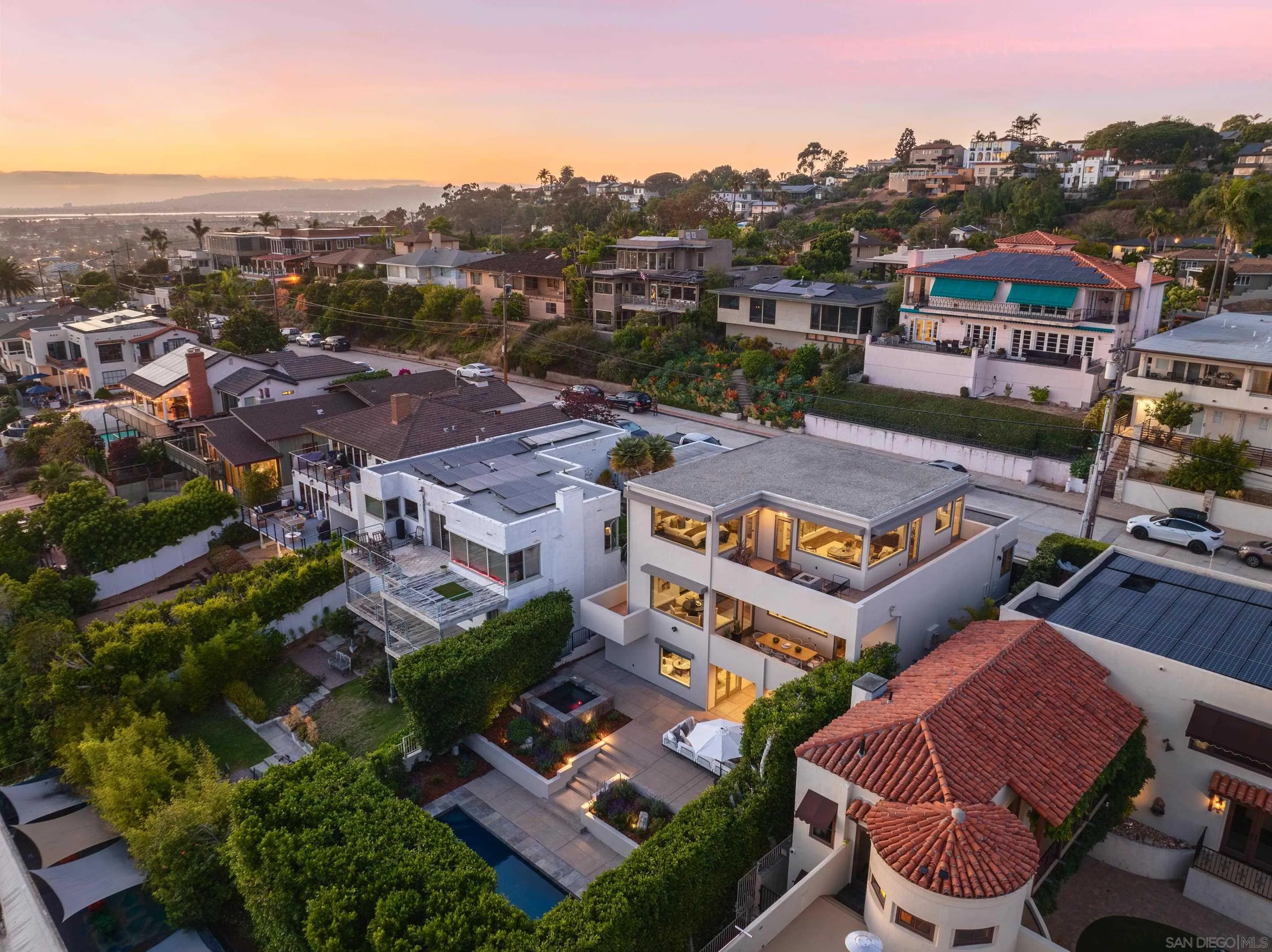 https://cdn.realtyfeed.com/cdn/127/250033403/0694fc706ead3b56d2419fdeadf1fe28.webp