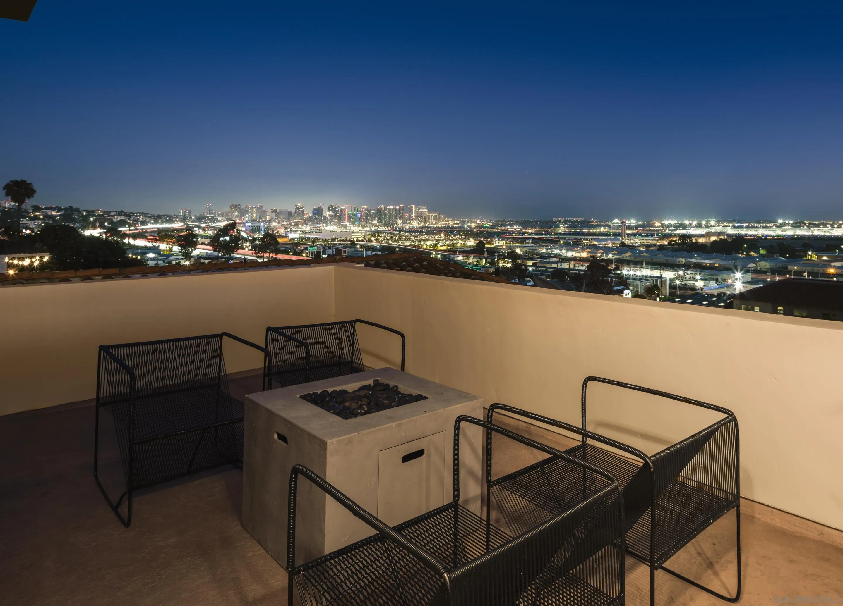 https://cdn.realtyfeed.com/cdn/127/250033403/0bbd0b5bd2c616a03ba7454ff469db8d.webp