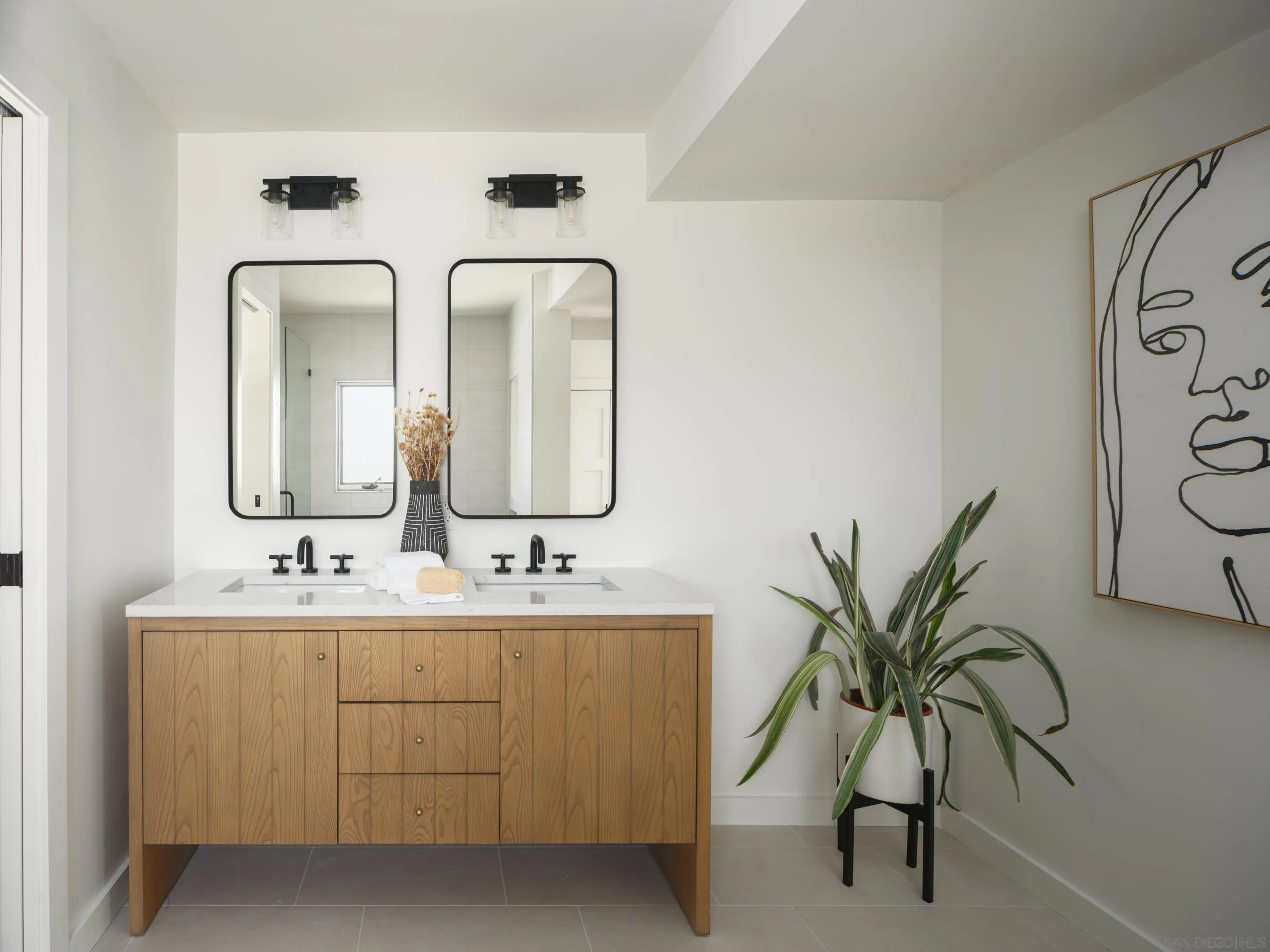https://cdn.realtyfeed.com/cdn/127/250033403/5178f2ca1e39080f22cec868b838ecdd.webp