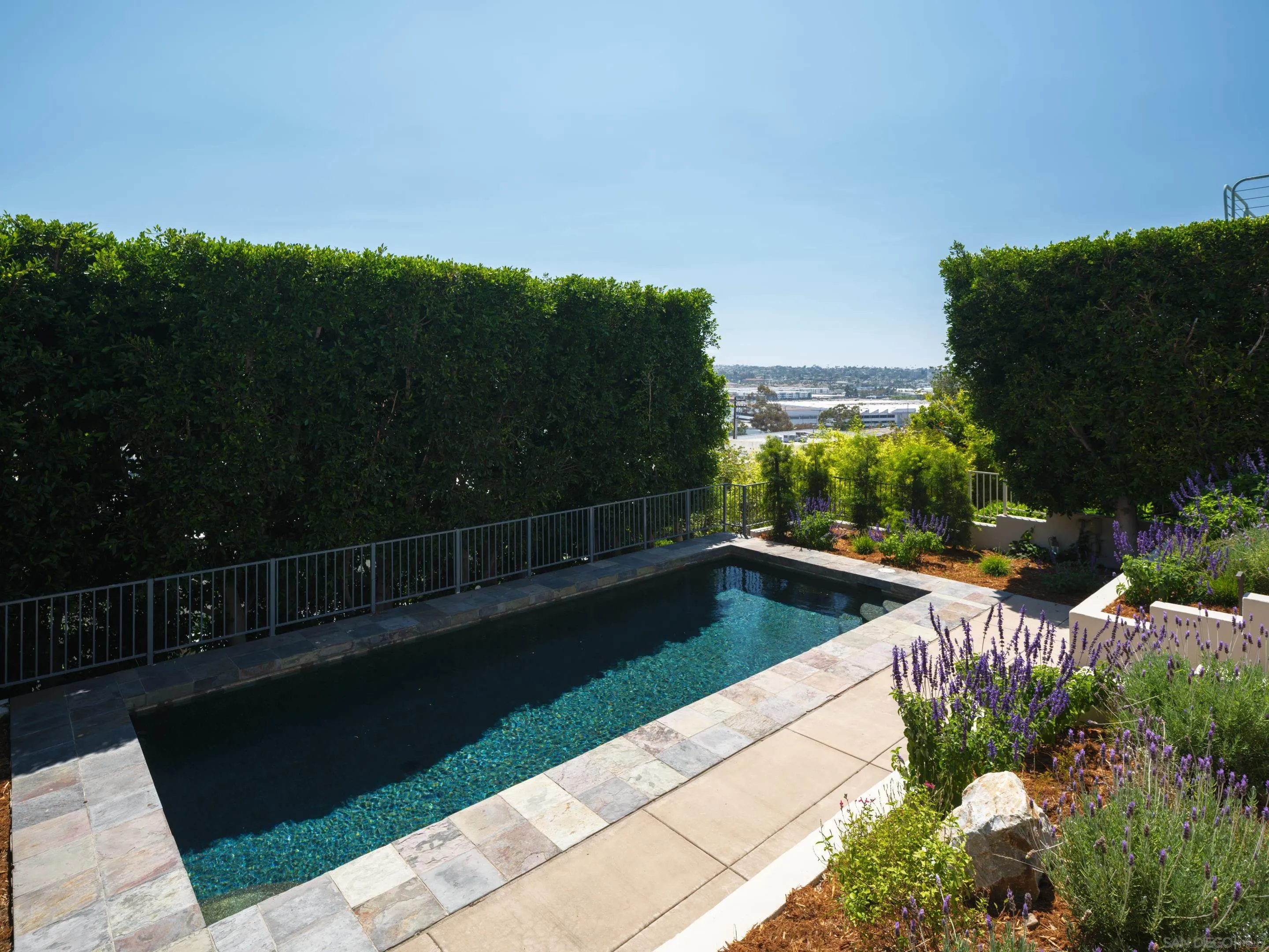 https://cdn.realtyfeed.com/cdn/127/250033403/9eb3b9196d5f748c1f763738dddbd395.webp