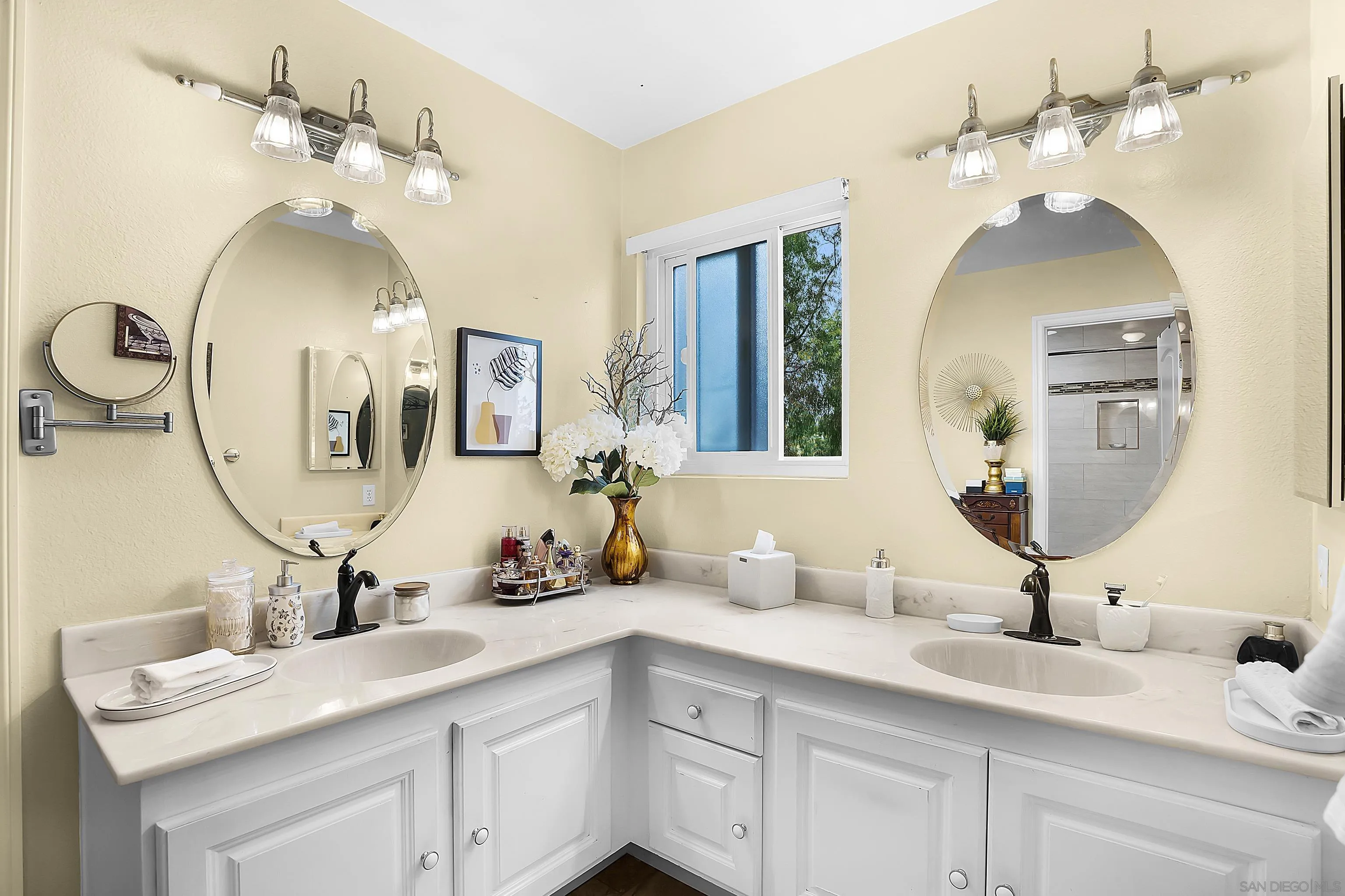 https://cdn.realtyfeed.com/cdn/127/250033404/363dca0366a81fd0d7ceb1e015375f79.webp