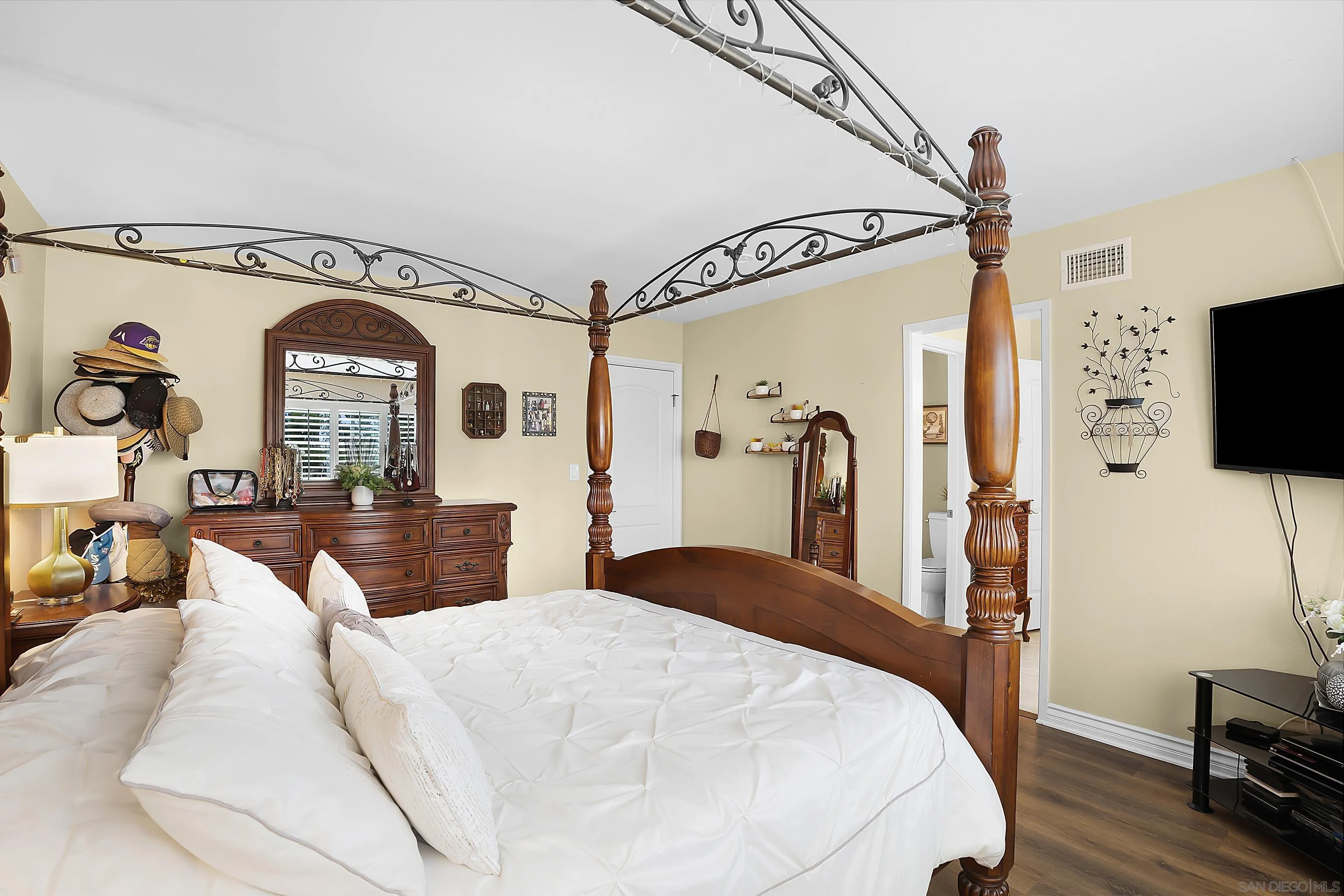 https://cdn.realtyfeed.com/cdn/127/250033404/9ba9dc80bd3dd2fbe439f4e642f40549.webp