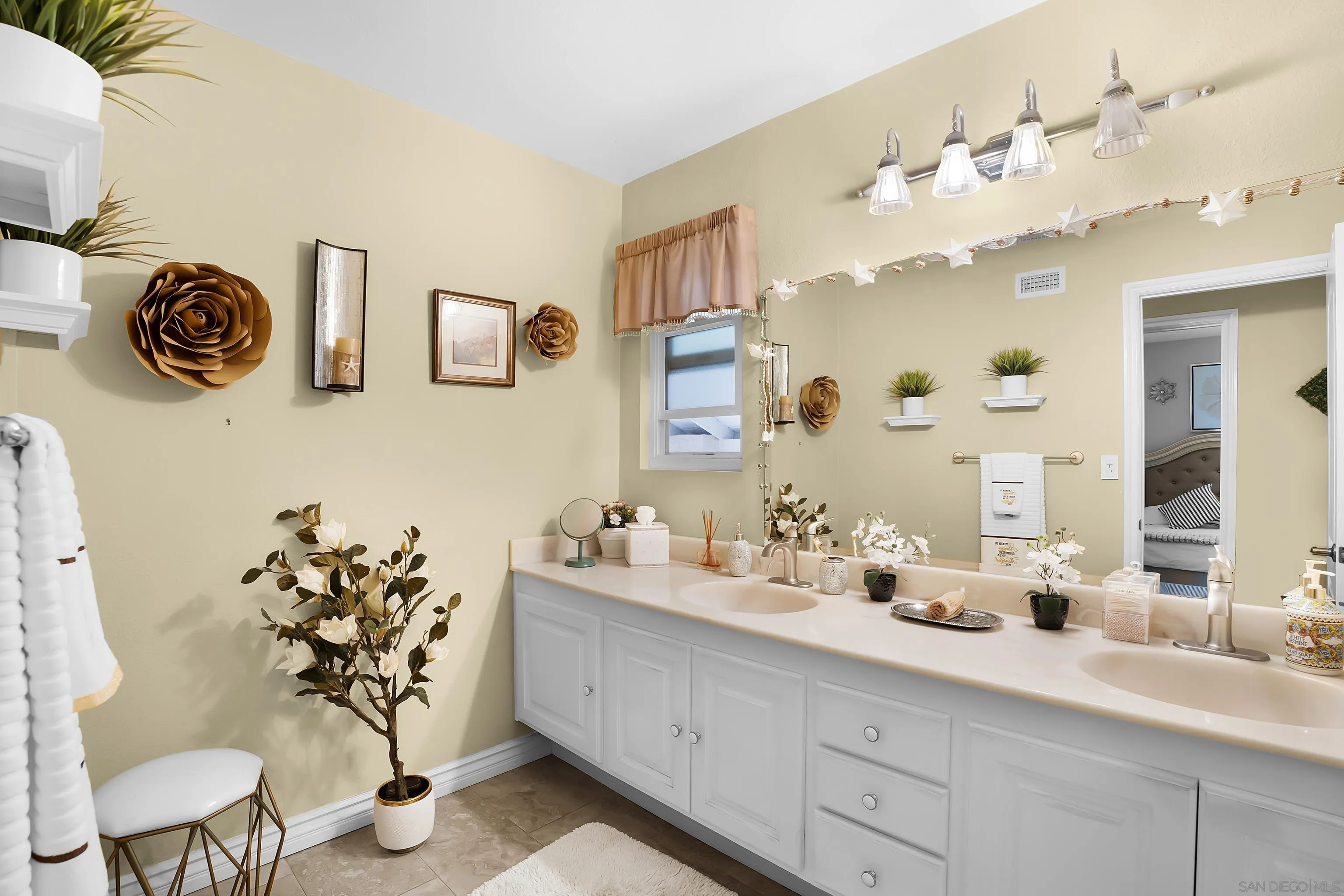 https://cdn.realtyfeed.com/cdn/127/250033404/a9cdb26a11bd62b9817691b525b7861e.webp