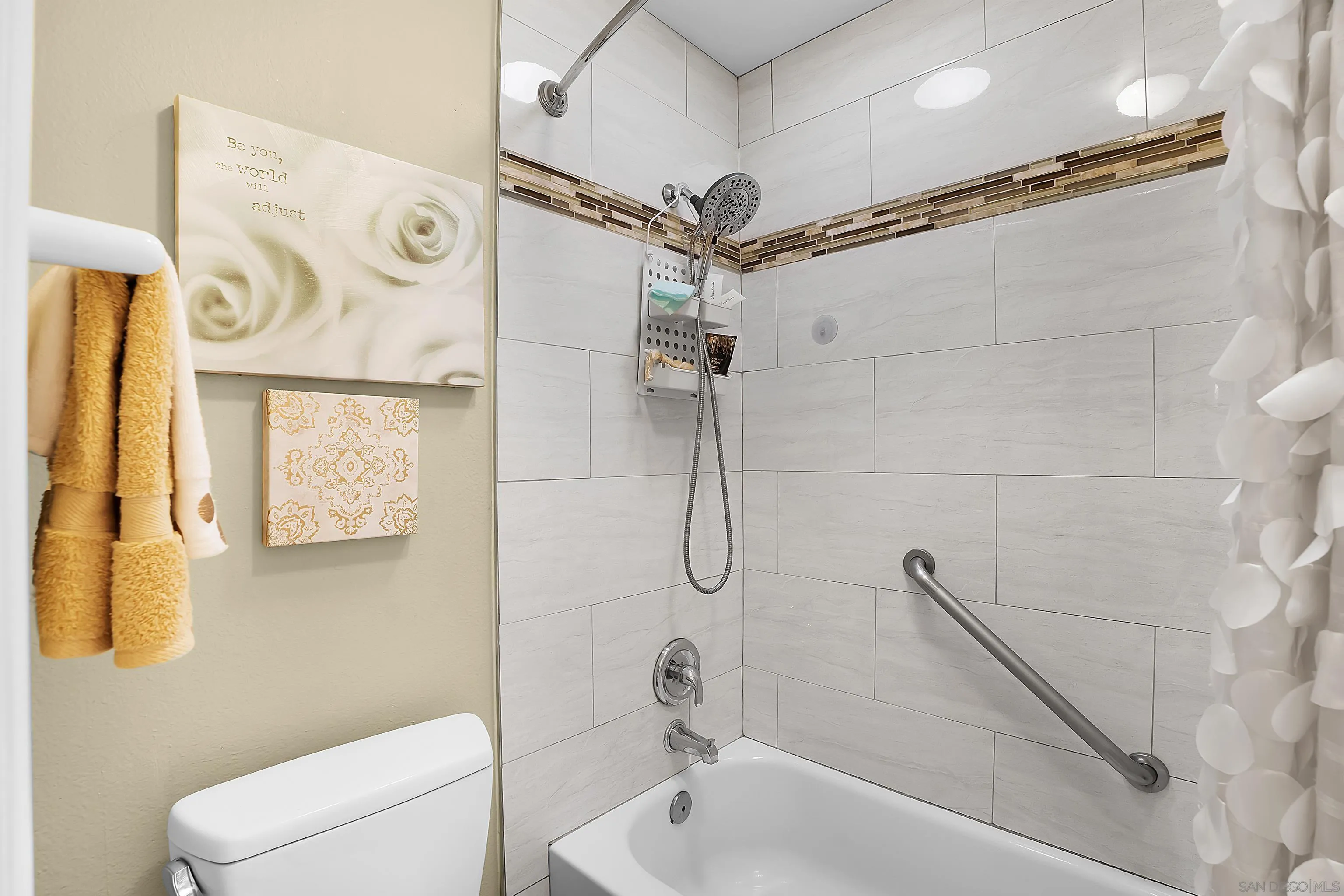 https://cdn.realtyfeed.com/cdn/127/250033404/b982374d0ea42b4b803c23456589b981.webp