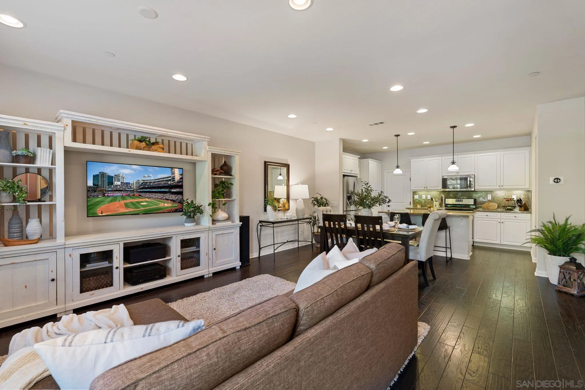 Photo #2: 250033406 Listing 