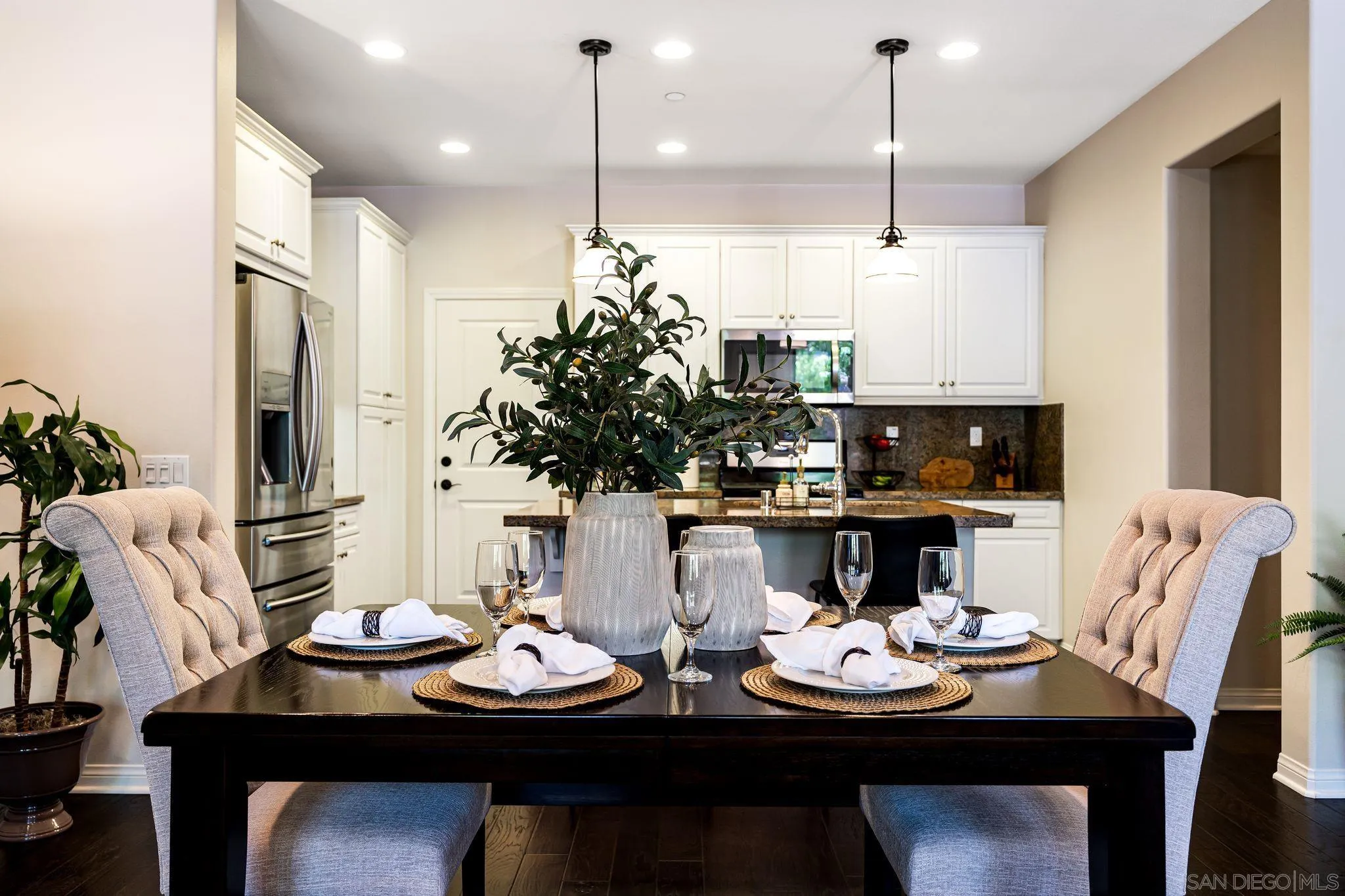Photo #3: 250033406 Listing 