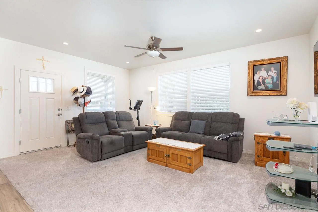 https://cdn.realtyfeed.com/cdn/127/250033416/195623de0d7370b504de1c32b882e9f1.webp
