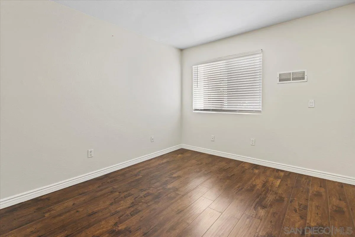 Photo #11: 250033423 Listing: Photo #11