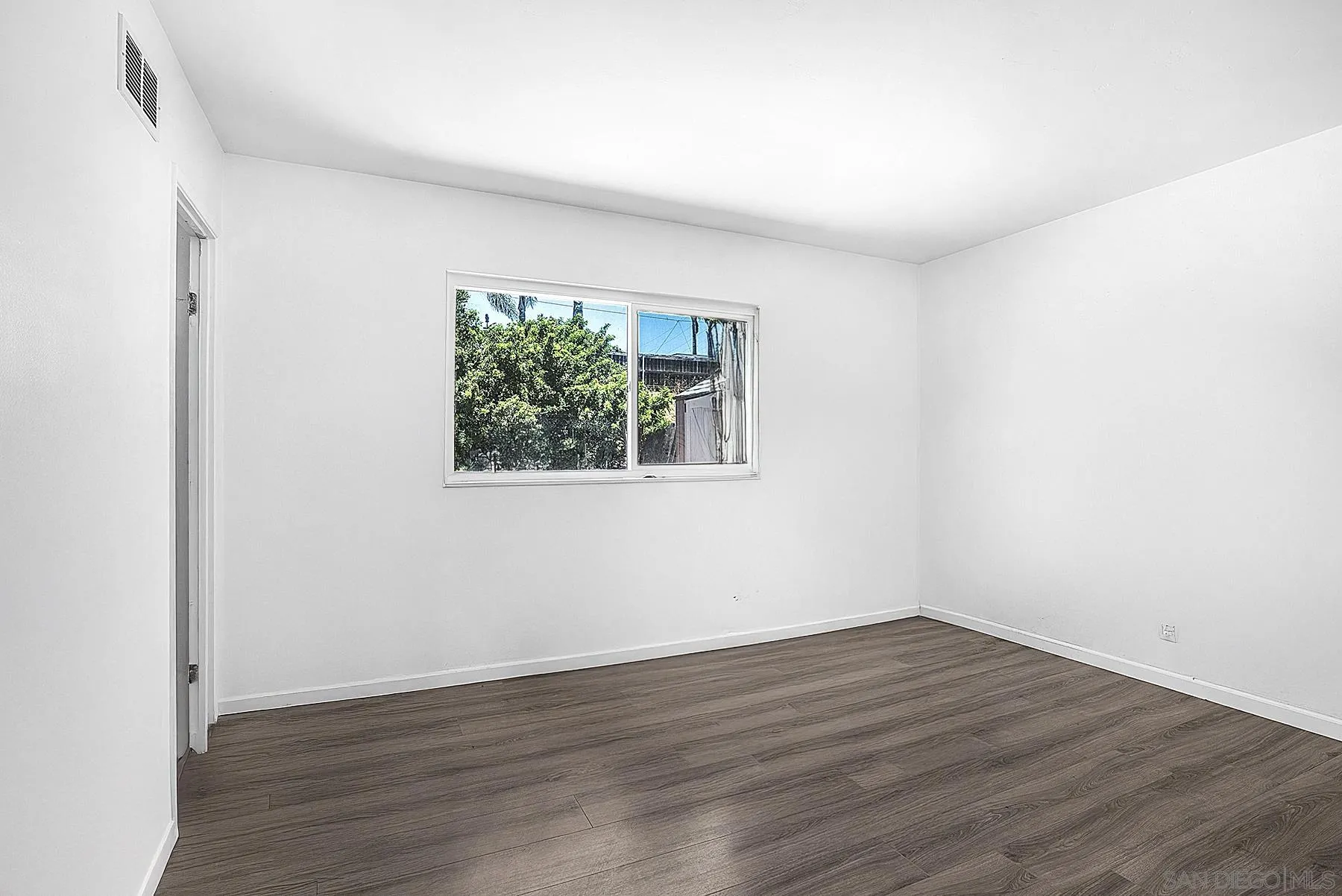 https://cdn.realtyfeed.com/cdn/127/250033425/026e1a2f0b9f724431e058c6f0c356dd.webp