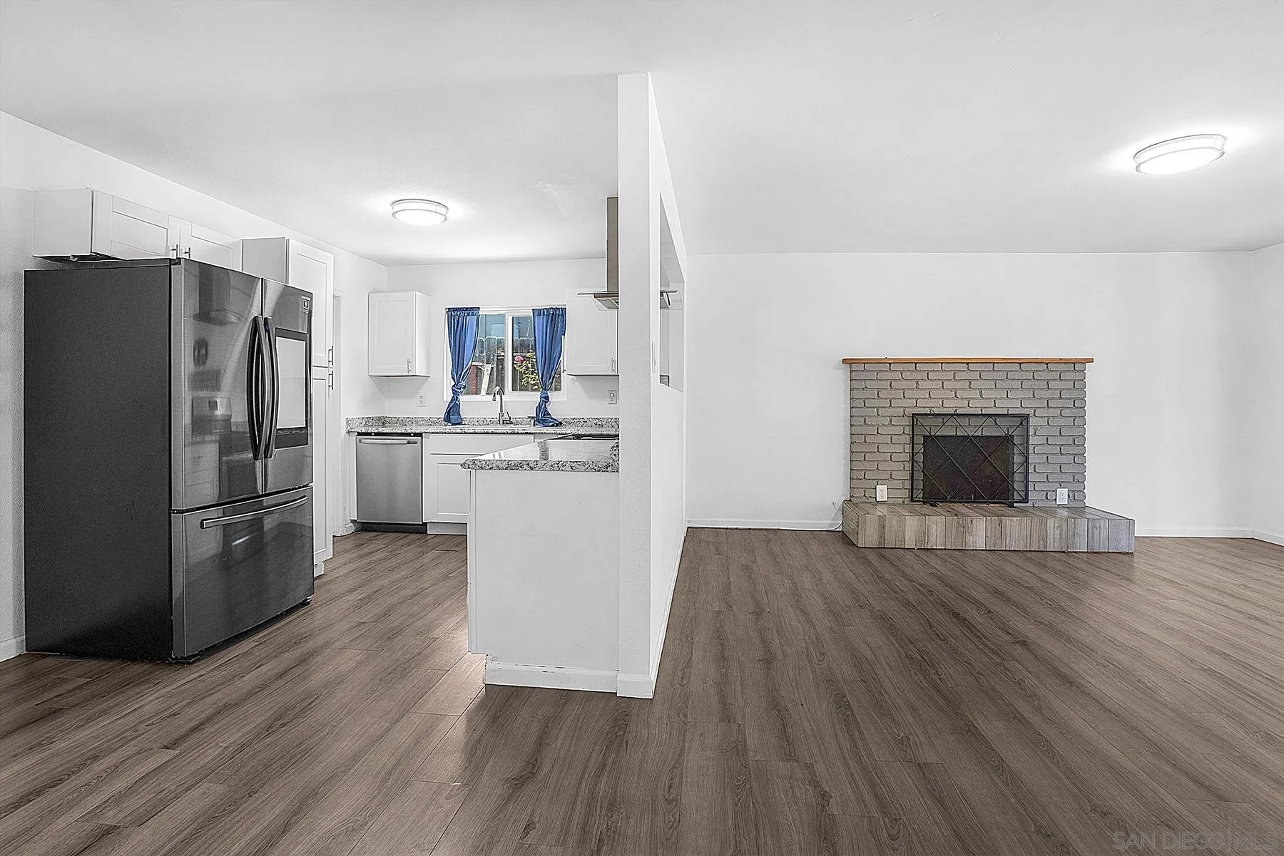 https://cdn.realtyfeed.com/cdn/127/250033425/8e3b9554e2ee0436bdede4b51e611593.webp