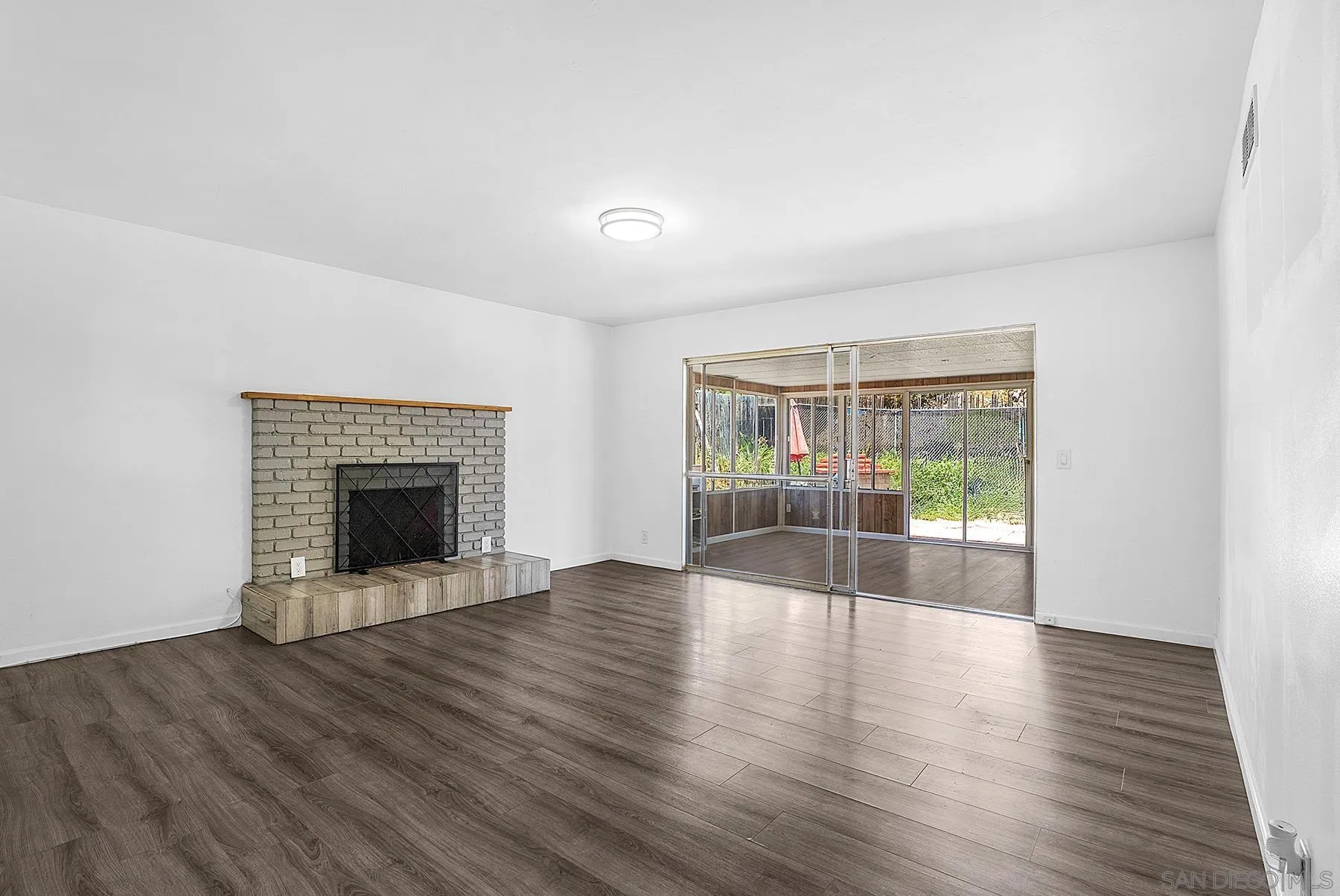 https://cdn.realtyfeed.com/cdn/127/250033425/f8ff2da76243cebc8fa1d3137a3cfcb6.webp
