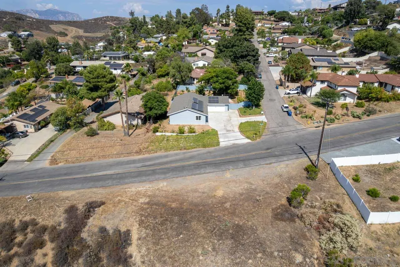 https://cdn.realtyfeed.com/cdn/127/250033429/c0e4b90cafa71d03f2113075b8b5d815.webp