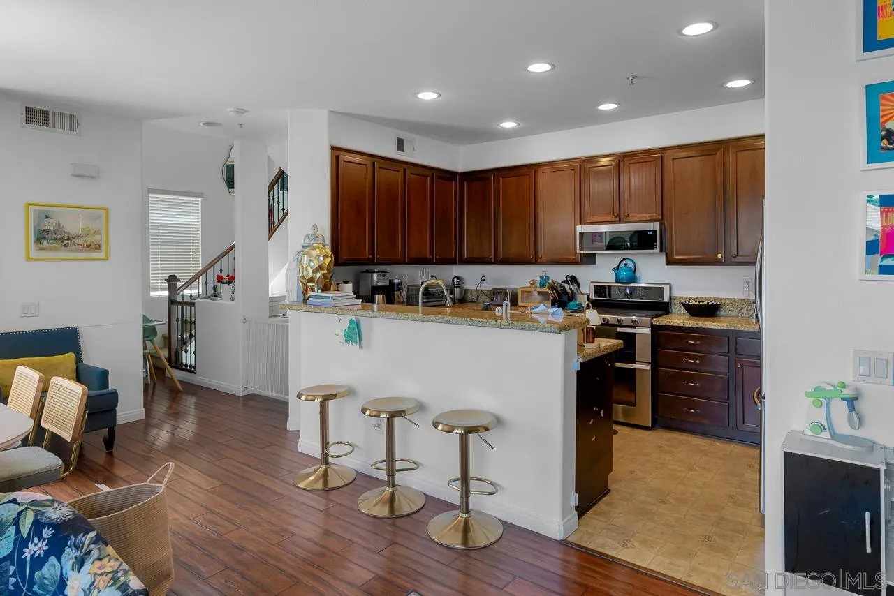 Photo #6: 250033431 Listing 