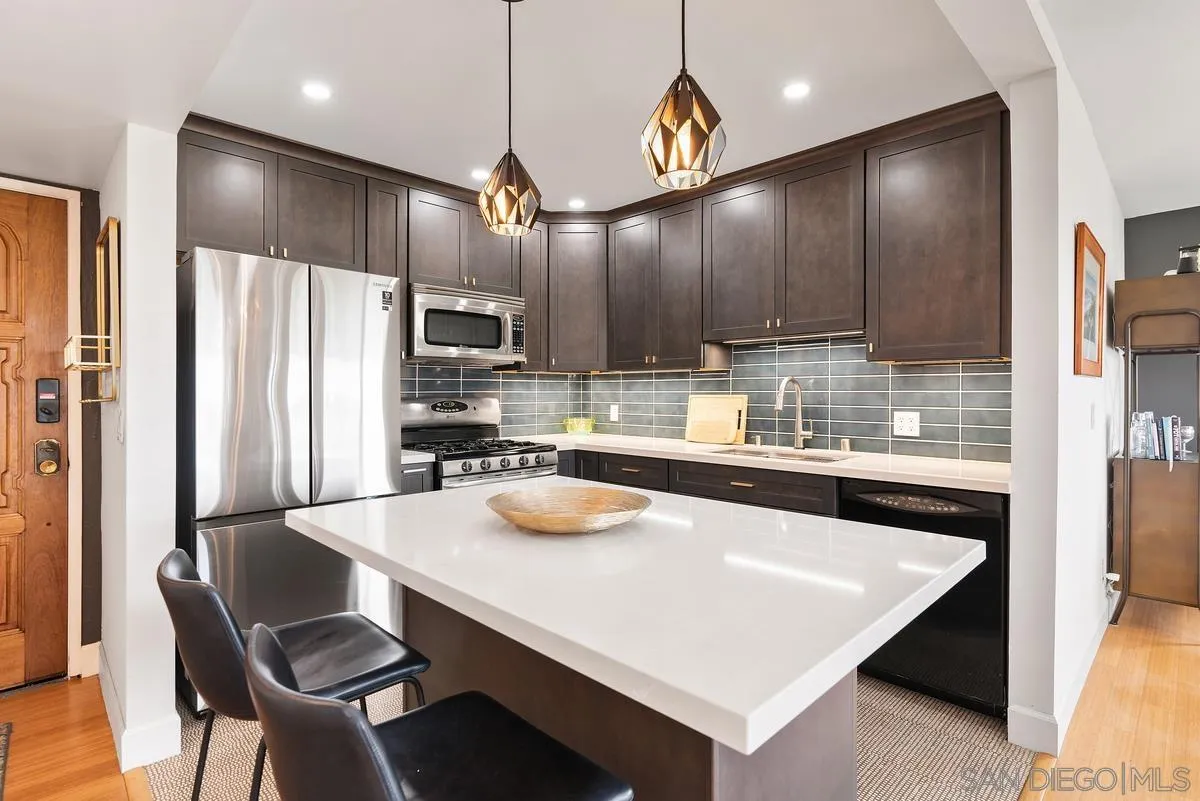 Photo #3: 250033433 Listing 