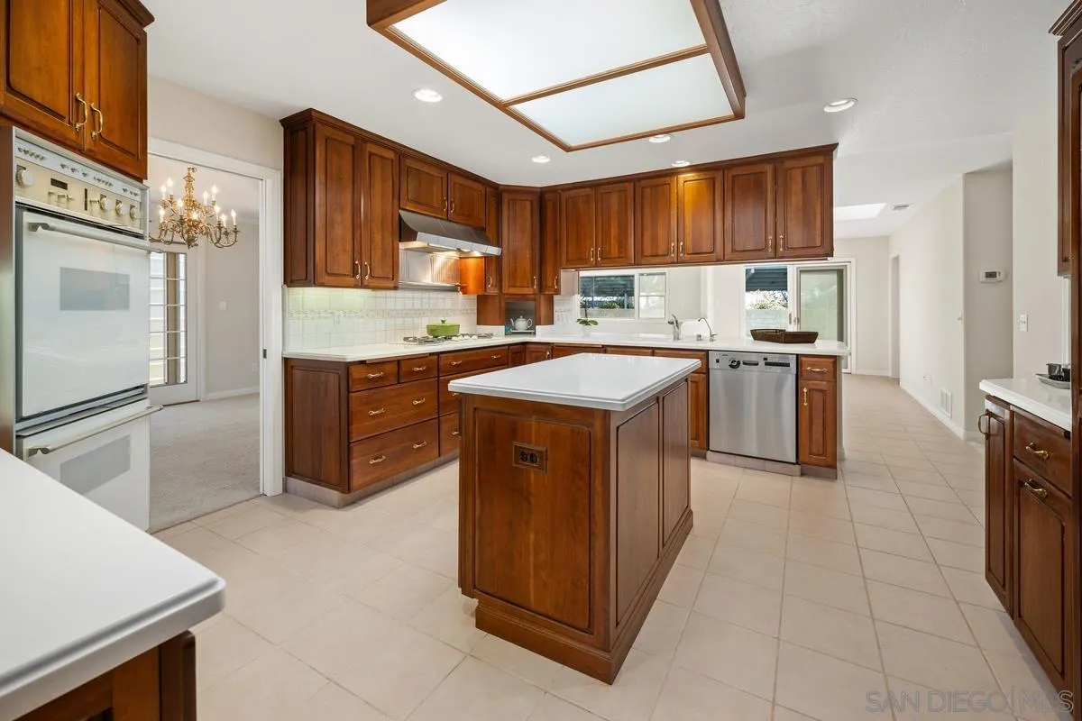 https://cdn.realtyfeed.com/cdn/127/250033434/fa8515a986b3438871349407cdc65790.webp