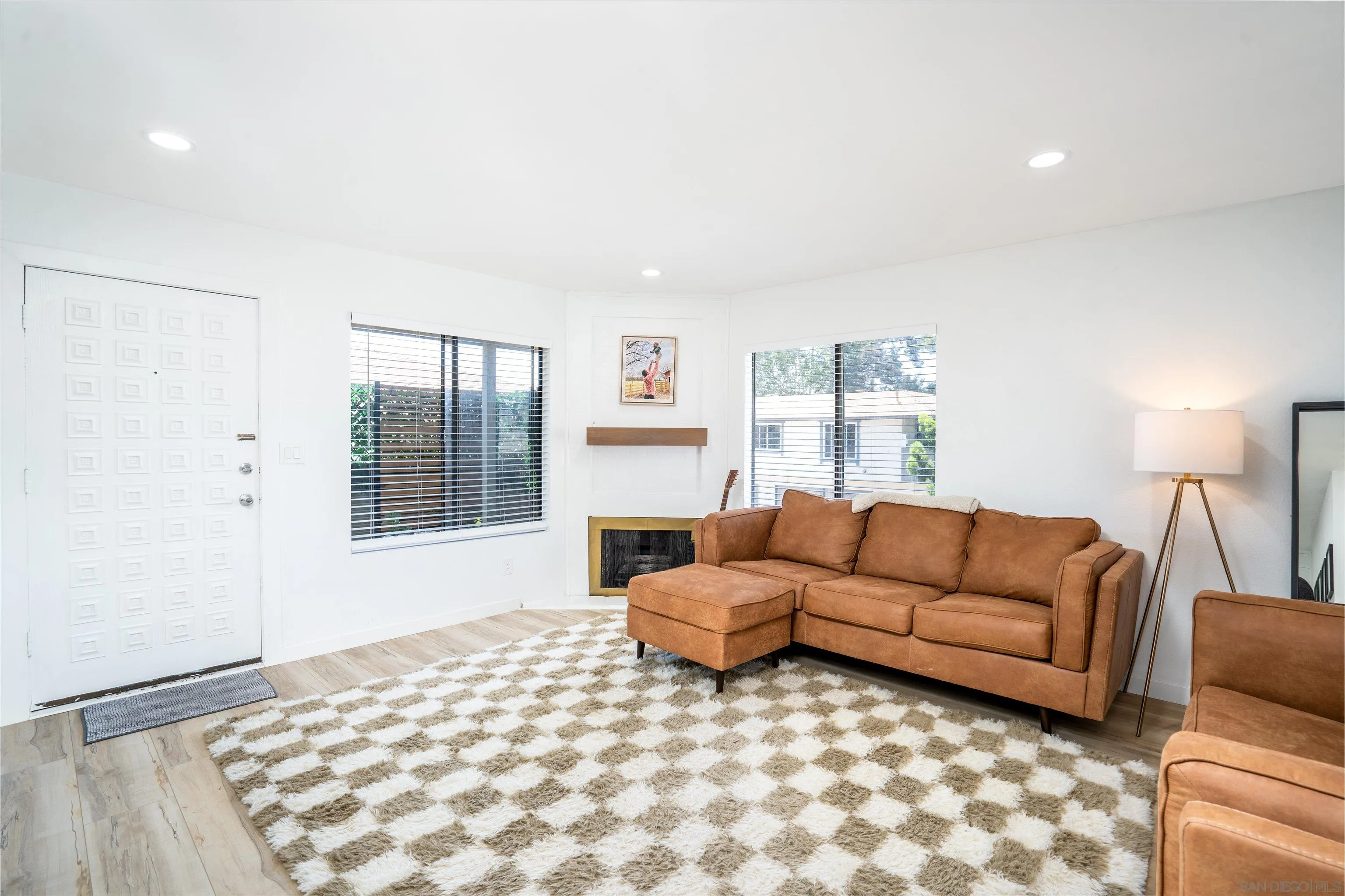 Photo #2: 250033437 Listing 