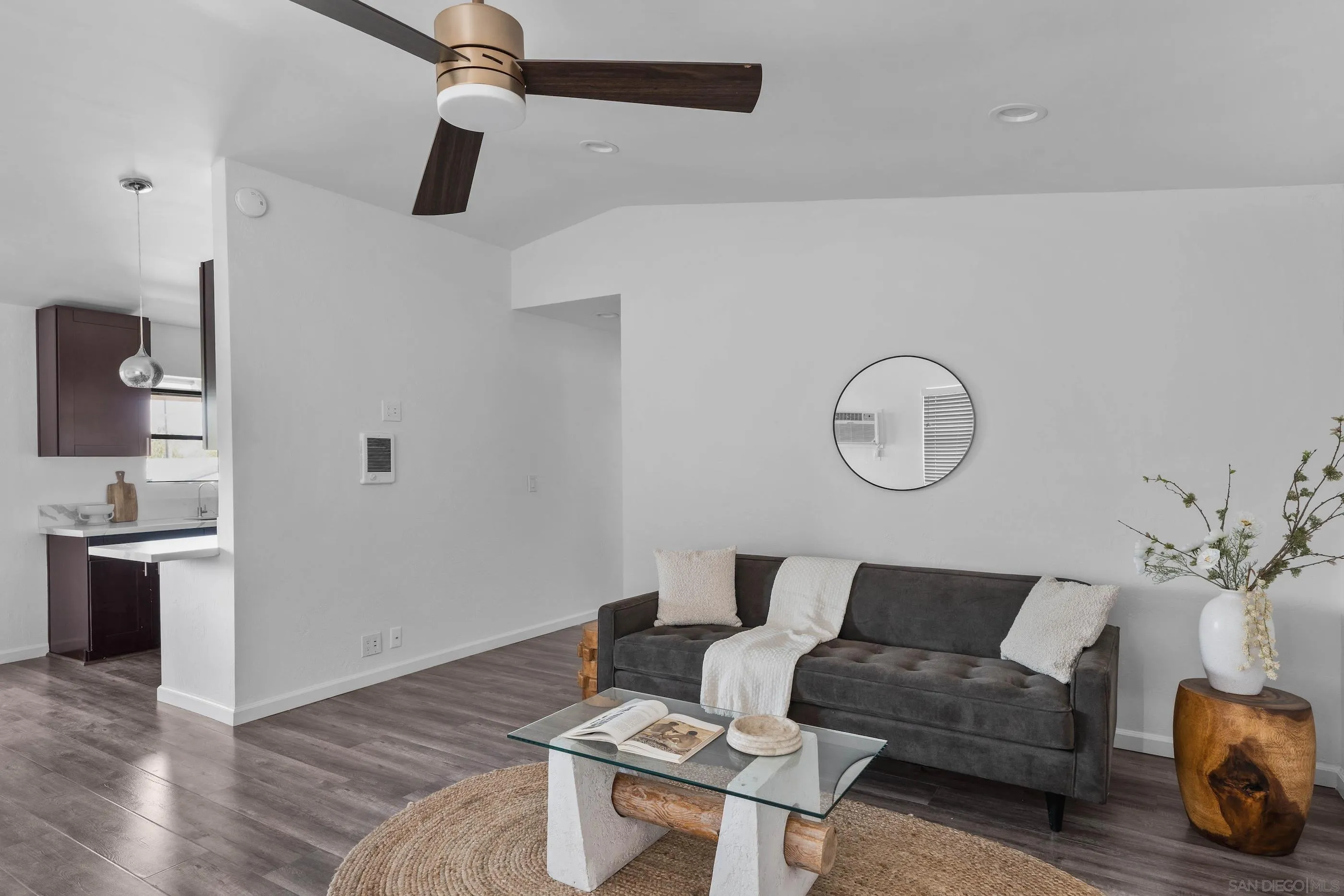 Photo #8: 250033443 Listing: Photo #8