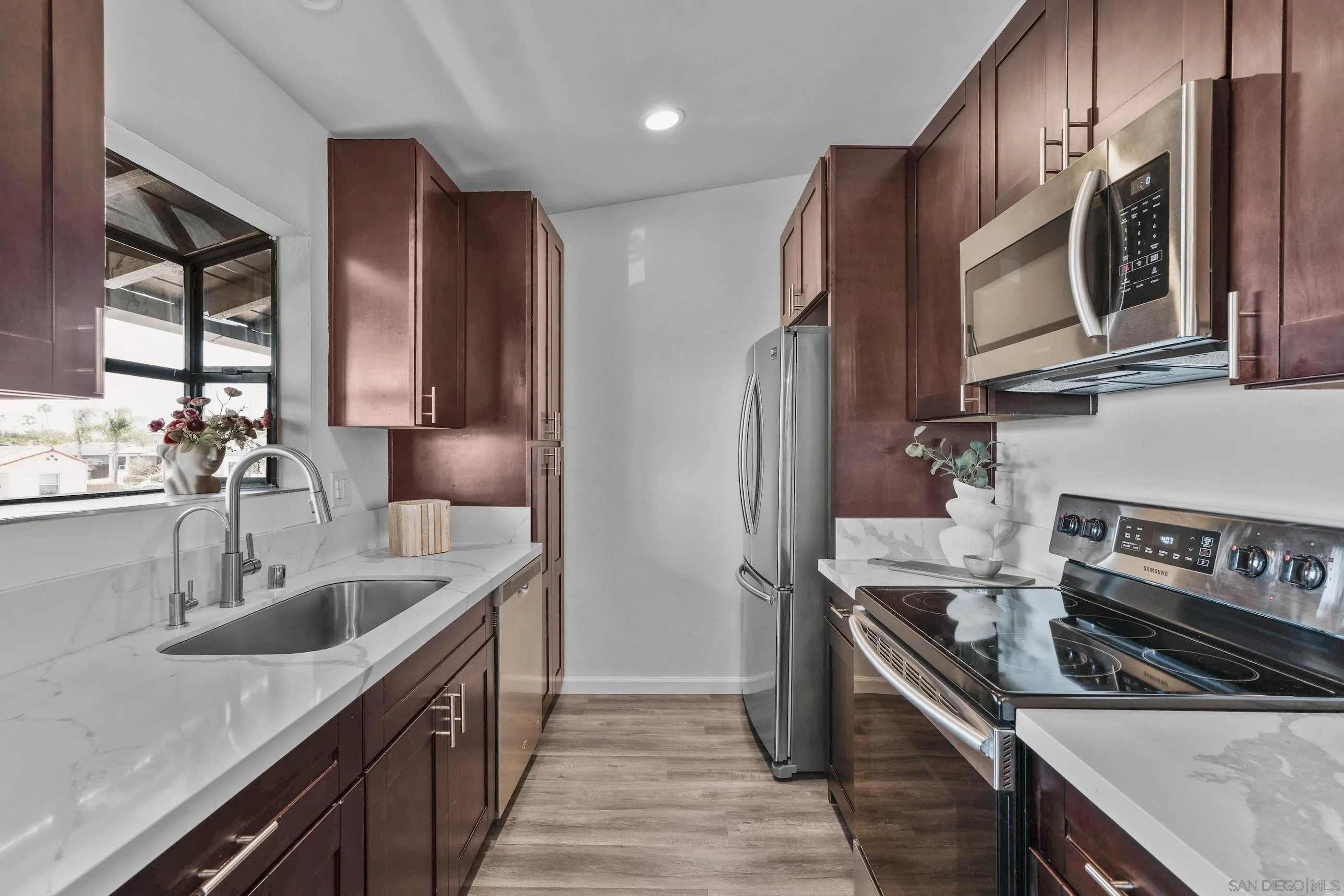 Photo #3: 250033443 Listing 