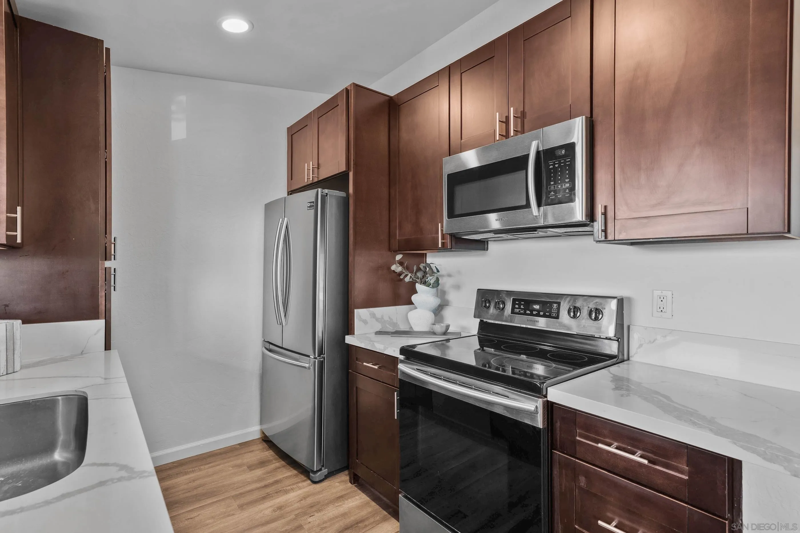 Photo #5: 250033443 Listing 