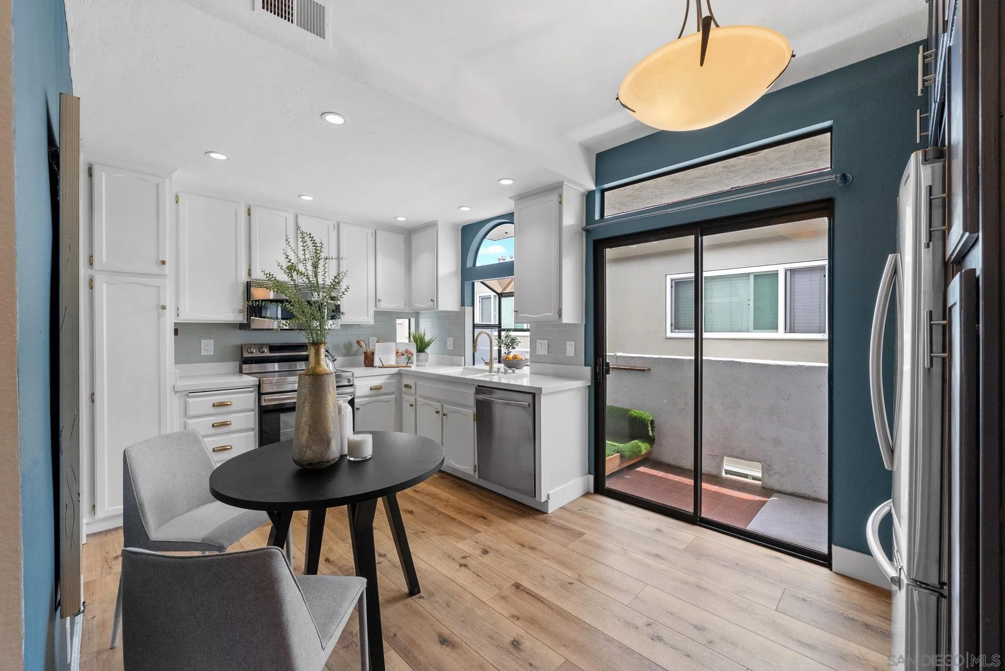 https://cdn.realtyfeed.com/cdn/127/250033444/15cb1977fb3fc9ff0caf1e7e8c69fb5b.webp
