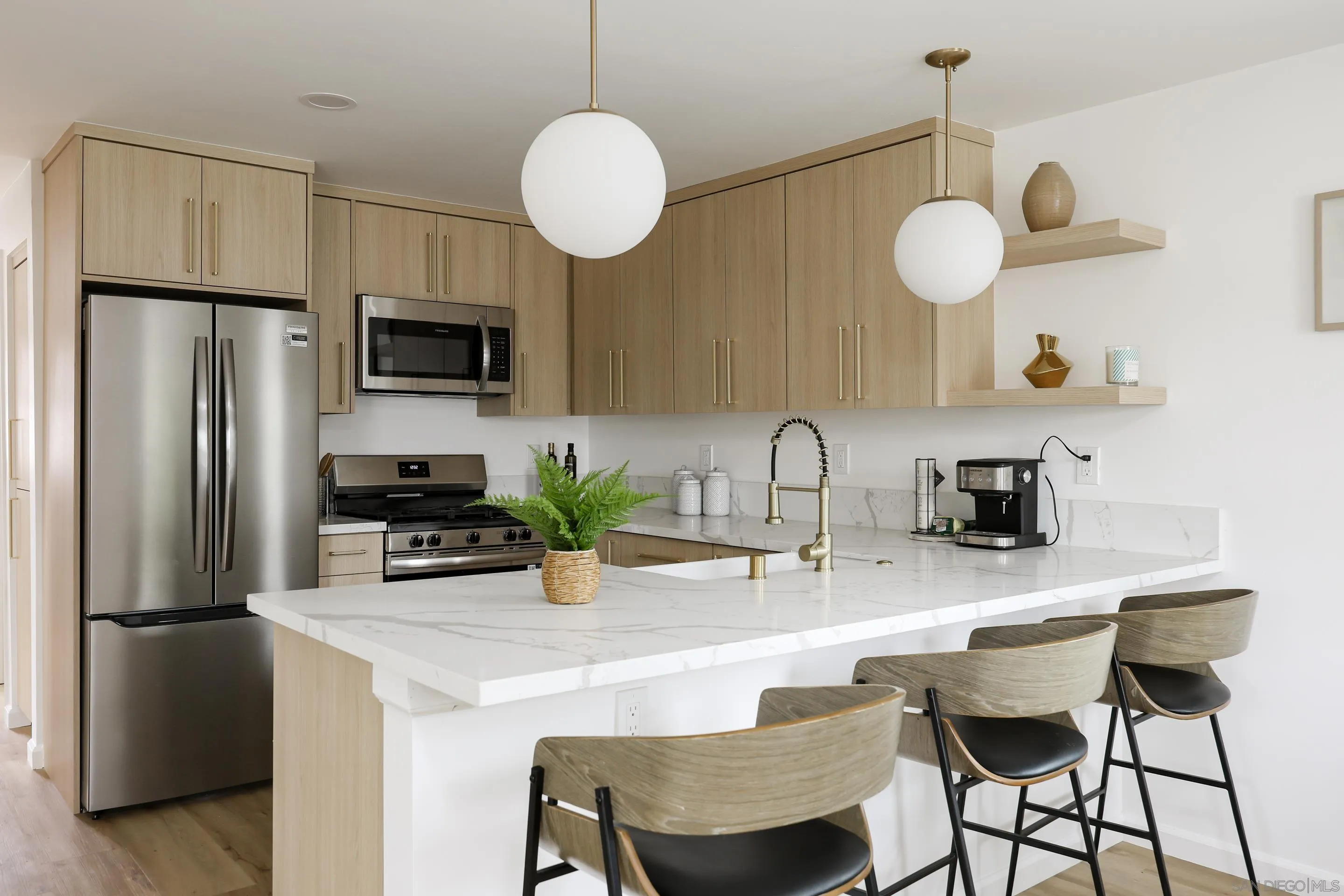 https://cdn.realtyfeed.com/cdn/127/250033451/6dfc69b621c6bc7c93cdbb0c0d881aa5.webp