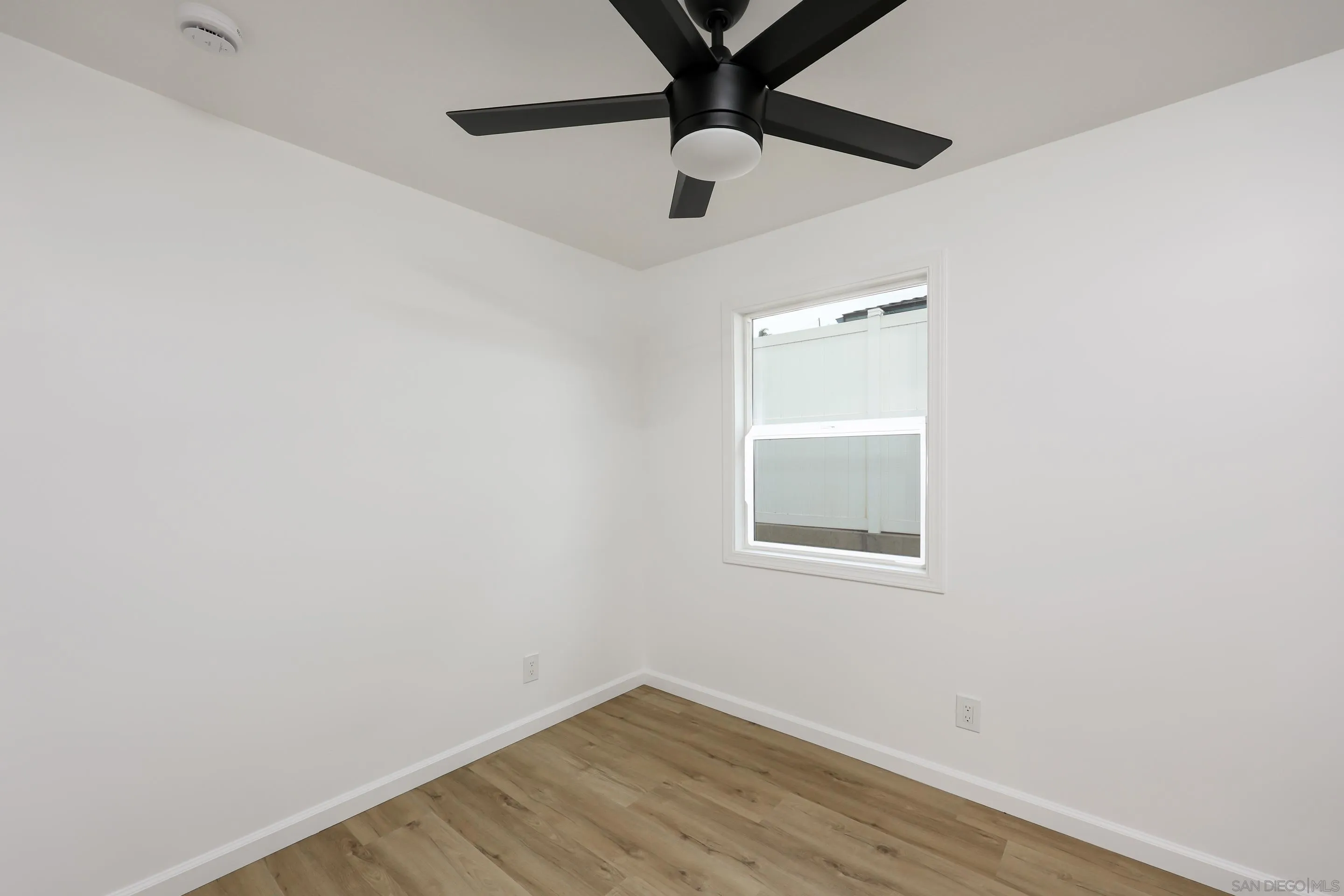 https://cdn.realtyfeed.com/cdn/127/250033451/b86633b343f4101b9278d733338a3d4e.webp
