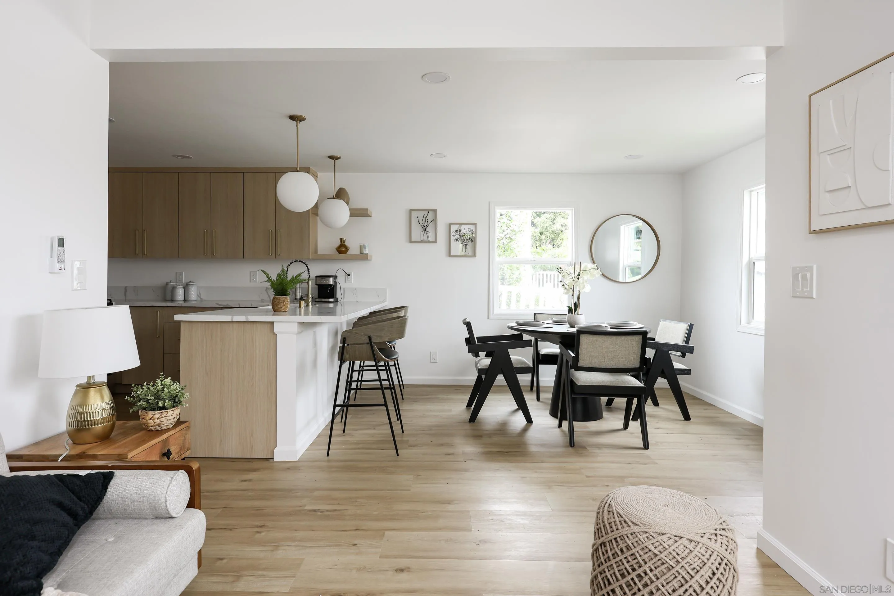 https://cdn.realtyfeed.com/cdn/127/250033451/de8b08ec6526f5e62fde72bd4a7c6484.webp