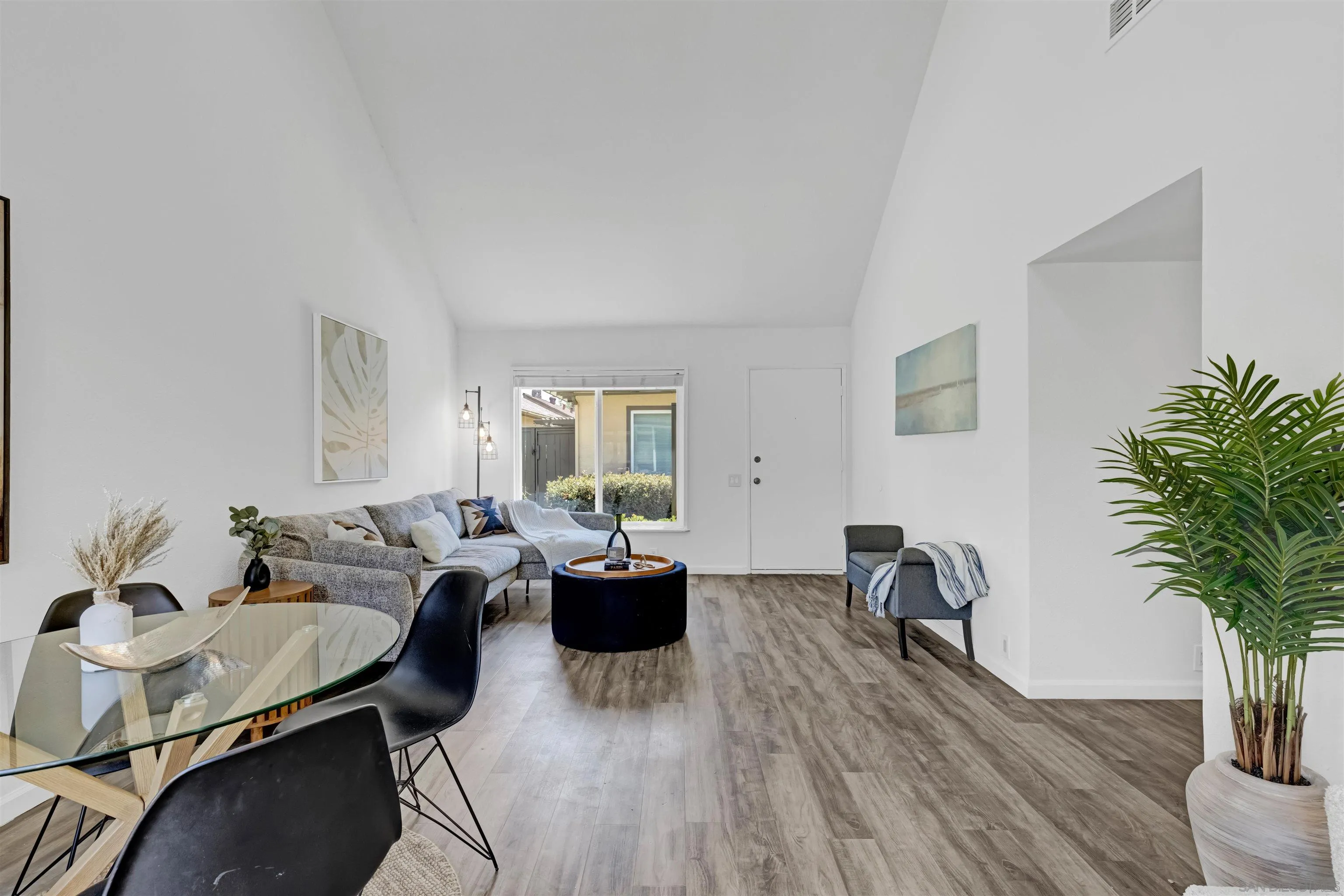 Photo #3: 250033454 Listing 