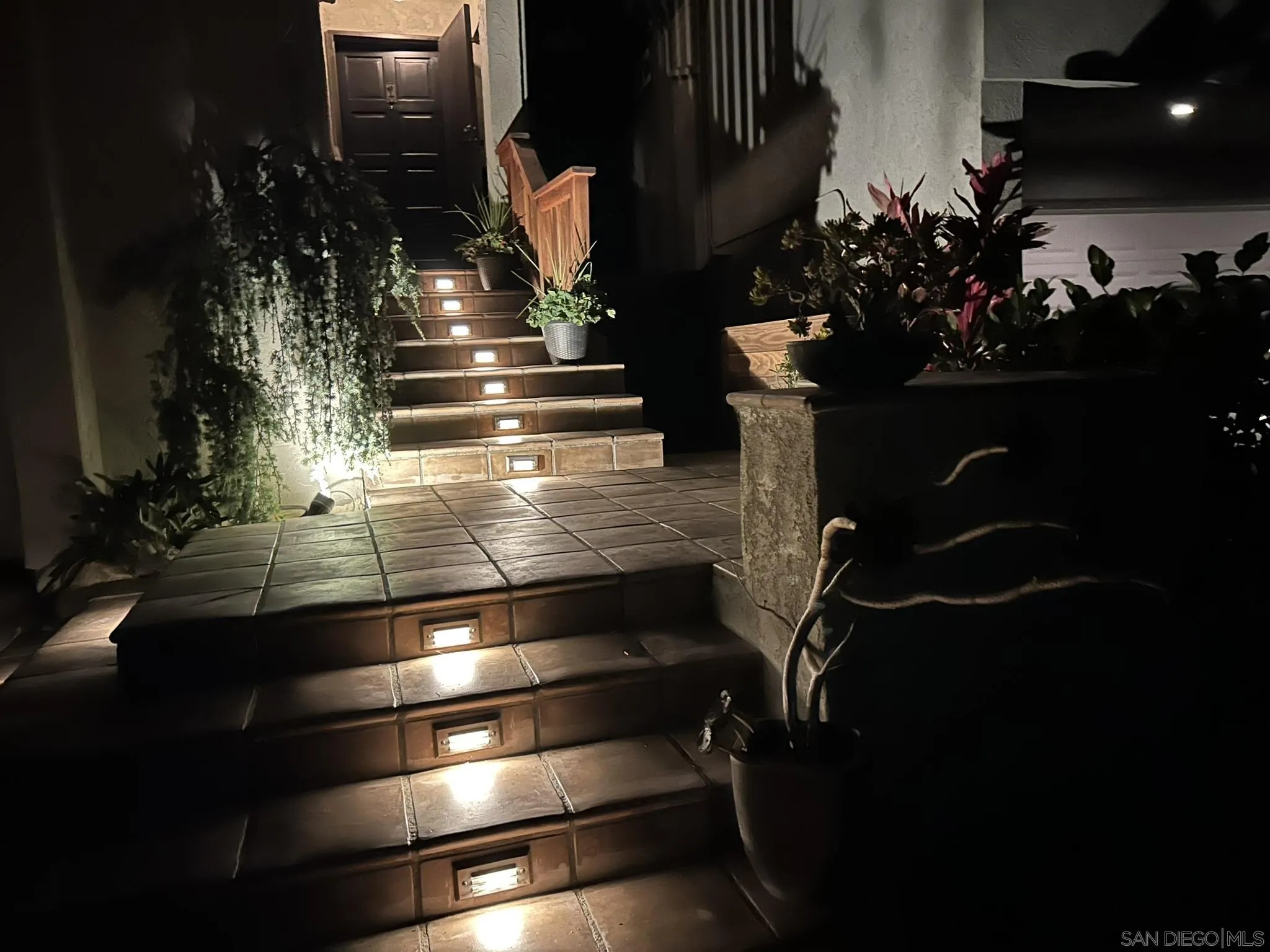 https://cdn.realtyfeed.com/cdn/127/250033455/70e2bb95ccce529d8cd04b097aadef63.webp
