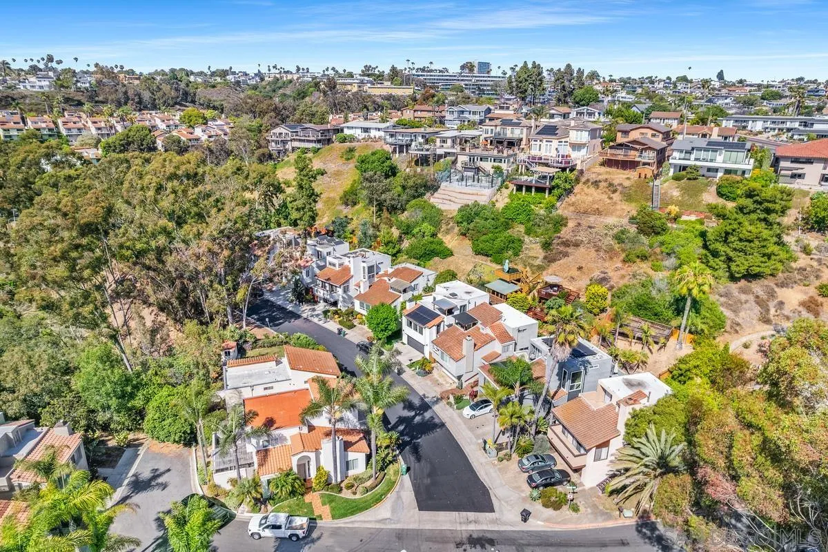 https://cdn.realtyfeed.com/cdn/127/250033455/a715b02eb8fdd6850b2d050278a838e6.webp