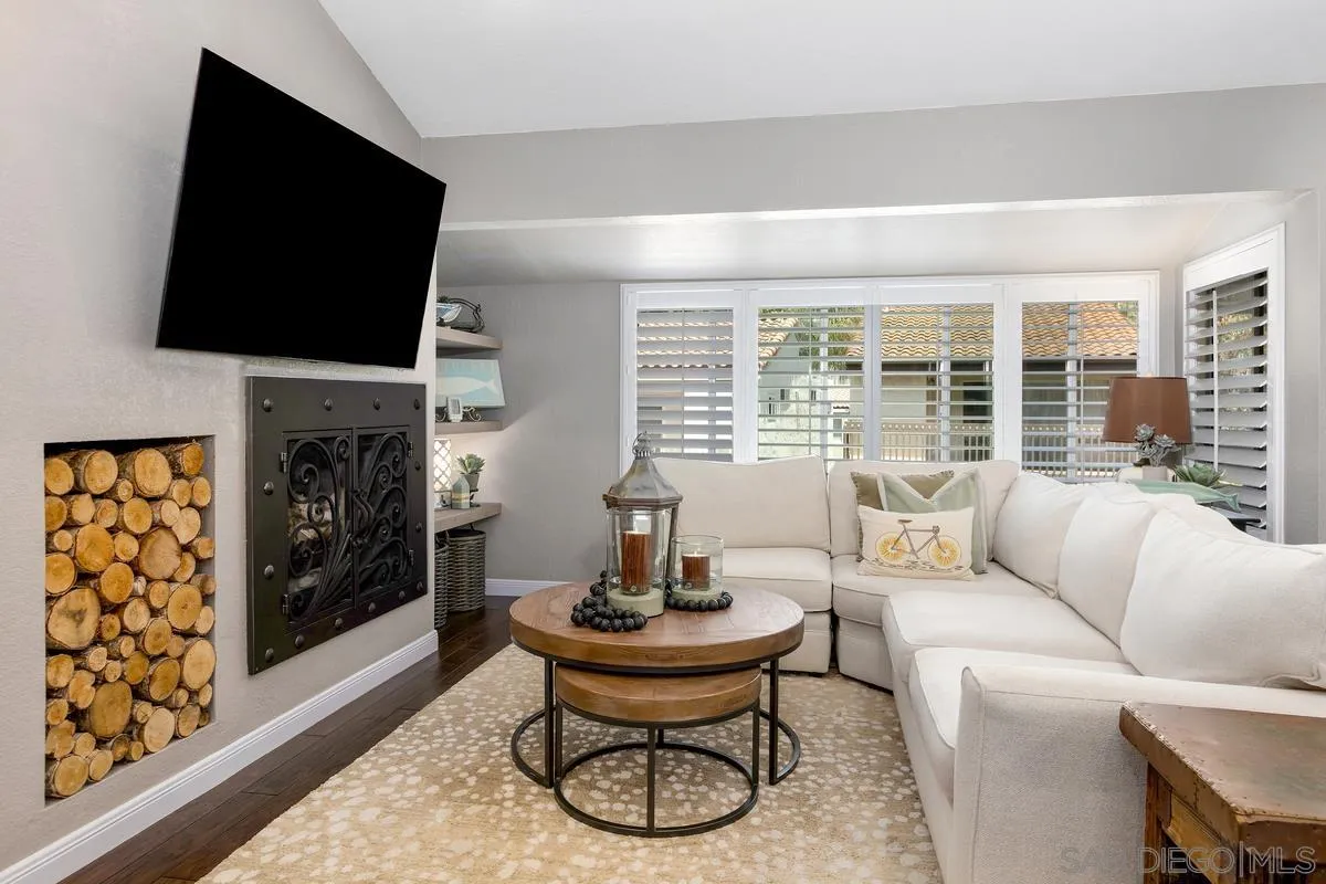 https://cdn.realtyfeed.com/cdn/127/250033455/bf4dcf4fe8244bf786148d08473a7462.webp