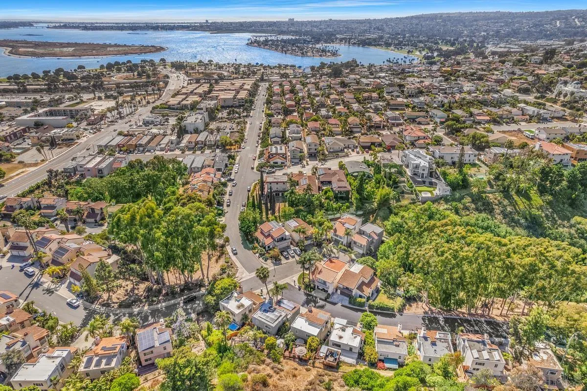 https://cdn.realtyfeed.com/cdn/127/250033455/d8c34a7dbcd5f7fa56a714aea5dc8ecc.webp