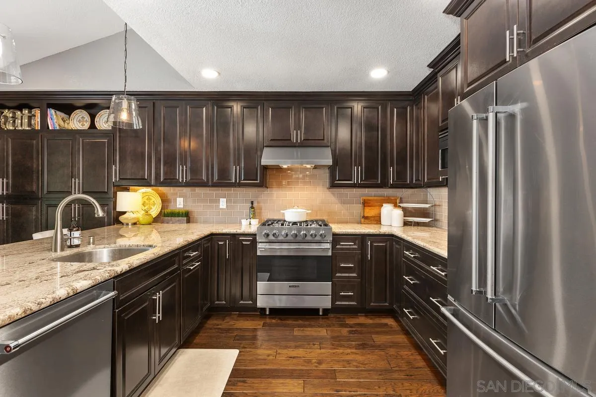 https://cdn.realtyfeed.com/cdn/127/250033455/e56cda7c5e575f2b6c5bf9d3461db680.webp