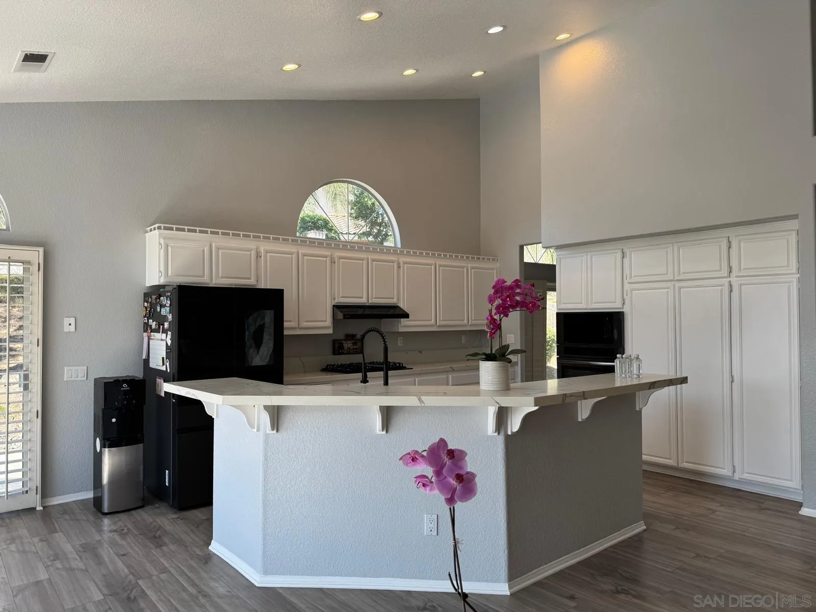 https://cdn.realtyfeed.com/cdn/127/250033458/f340ed7cbb0af40114ec3ef92747d68b.webp