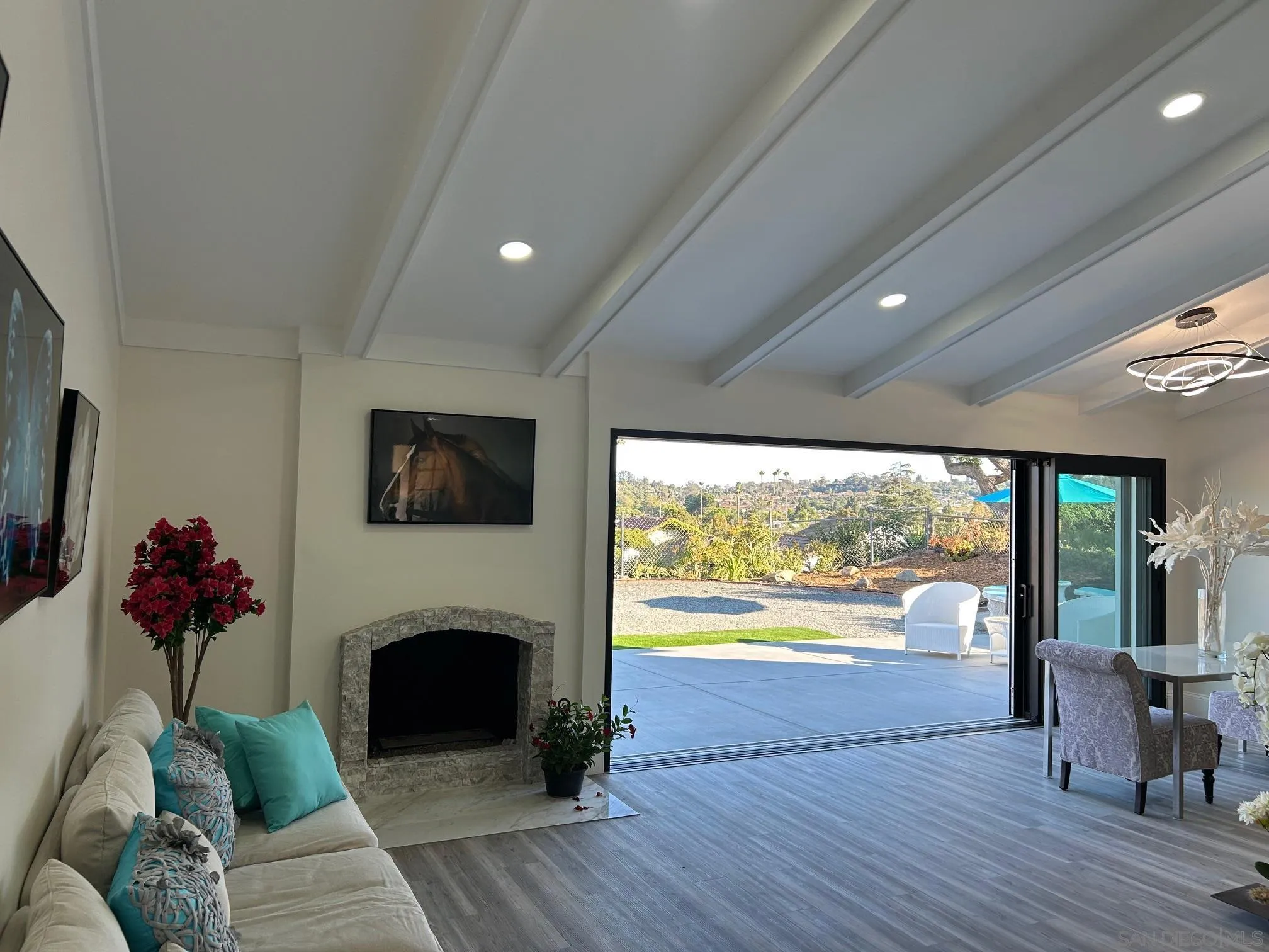 https://cdn.realtyfeed.com/cdn/127/250033460/061540e278f04499d359bf443447dca6.webp