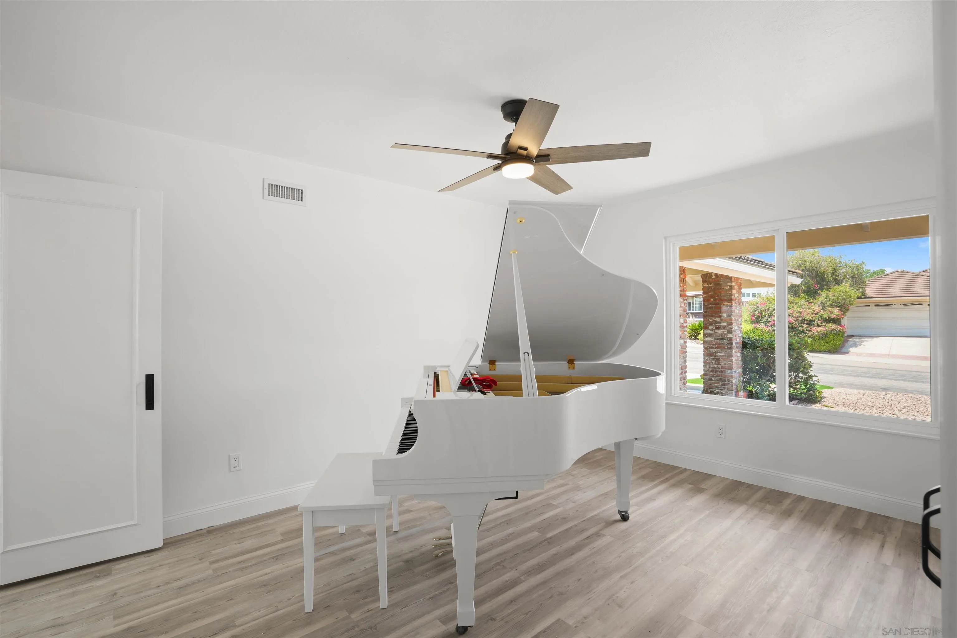 https://cdn.realtyfeed.com/cdn/127/250033460/7b2114abef64ade3882c705ba2e08ac1.webp