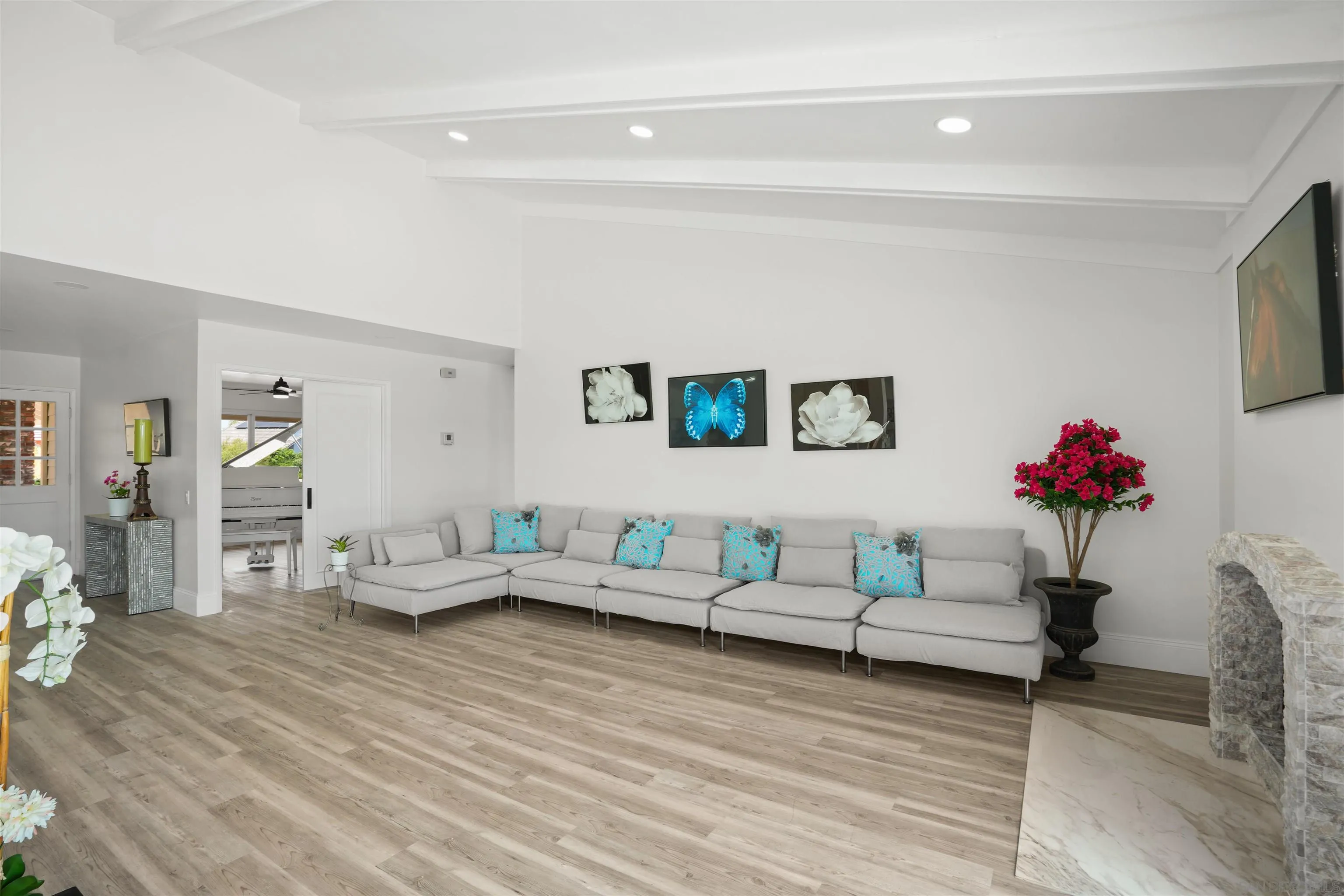 https://cdn.realtyfeed.com/cdn/127/250033460/87a66d6648ed2f52eb6fff4961208908.webp