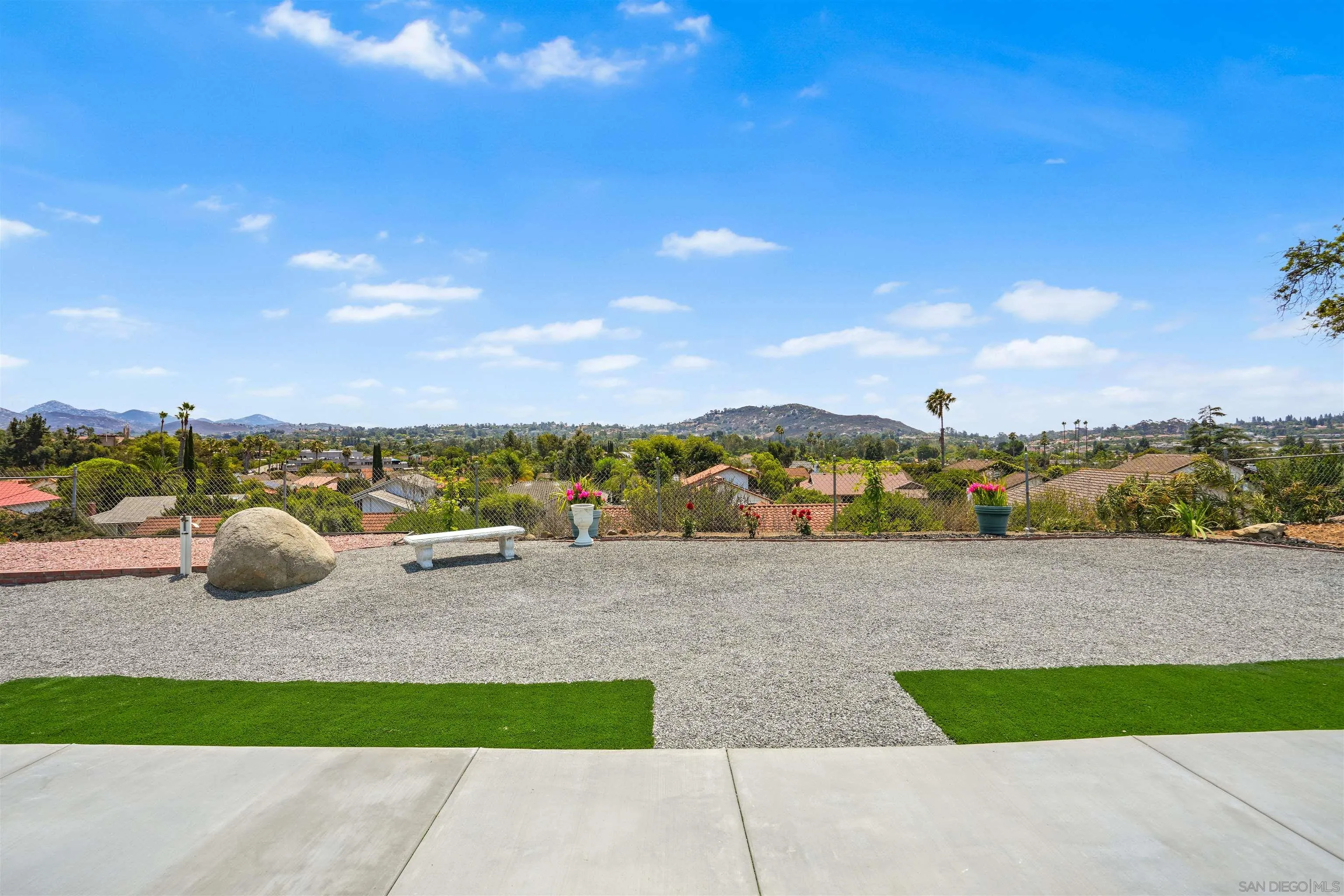 https://cdn.realtyfeed.com/cdn/127/250033460/9243e83a0a9e12d02b9c95095dccfcc5.webp