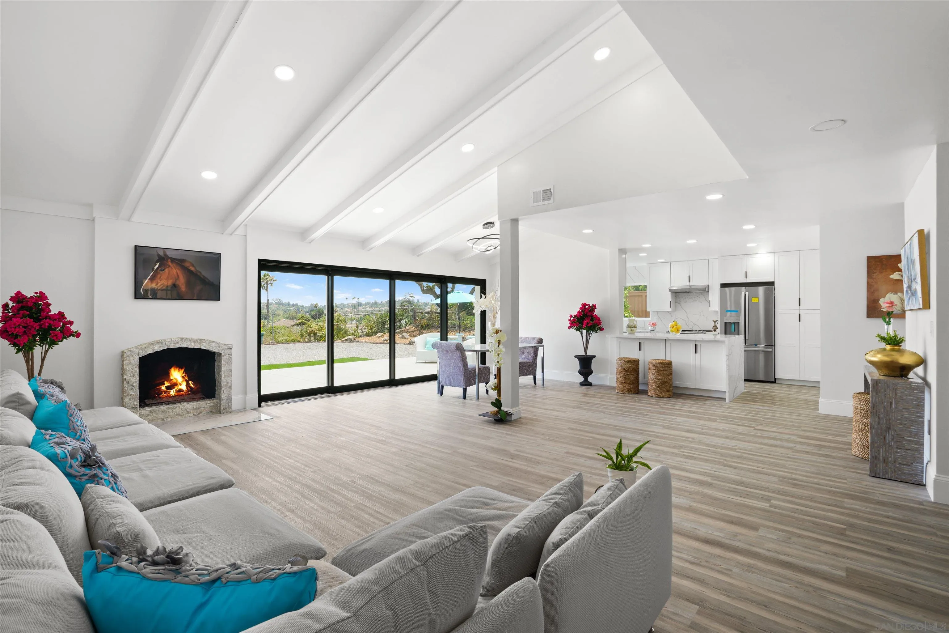 https://cdn.realtyfeed.com/cdn/127/250033460/b06bfa47a19e08c534cac30c583cb7d7.webp
