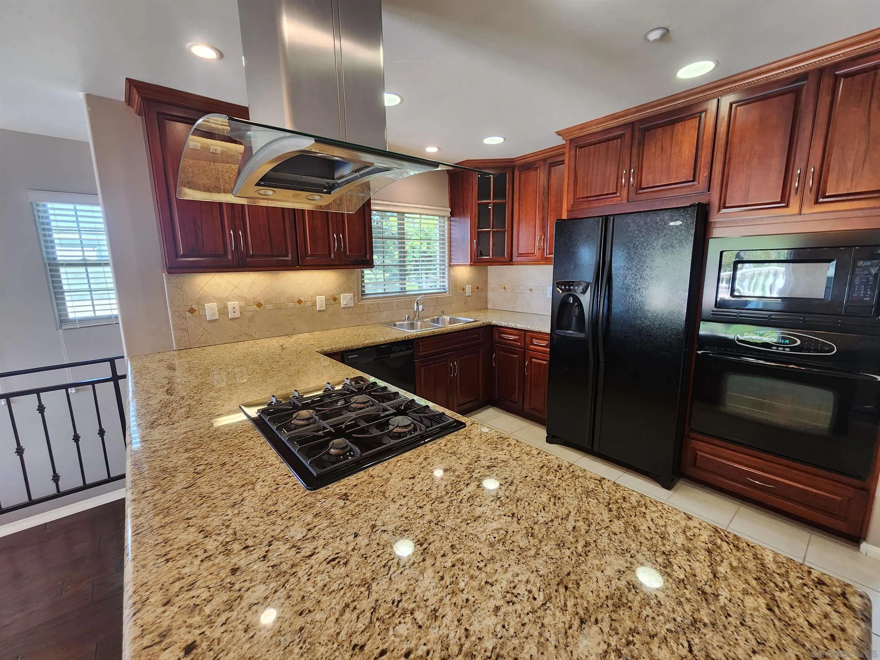Photo #7: 250033468 Listing: Photo #7