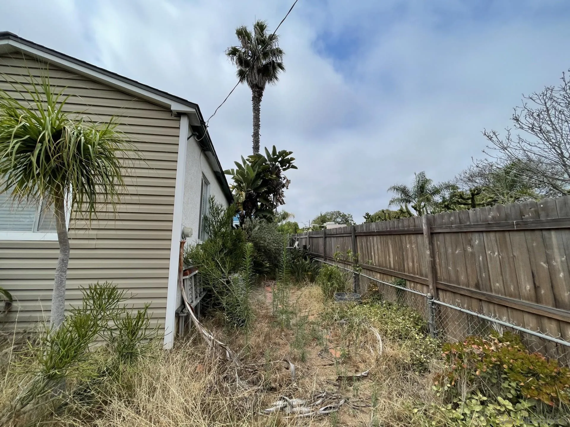 https://cdn.realtyfeed.com/cdn/127/250033473/22e0e1c3baa4d6f8ff445e7bfe354607.webp