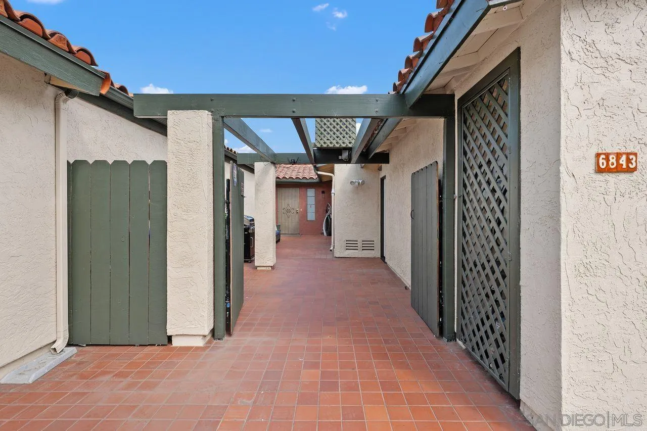 Photo #2: 250033477 Listing 