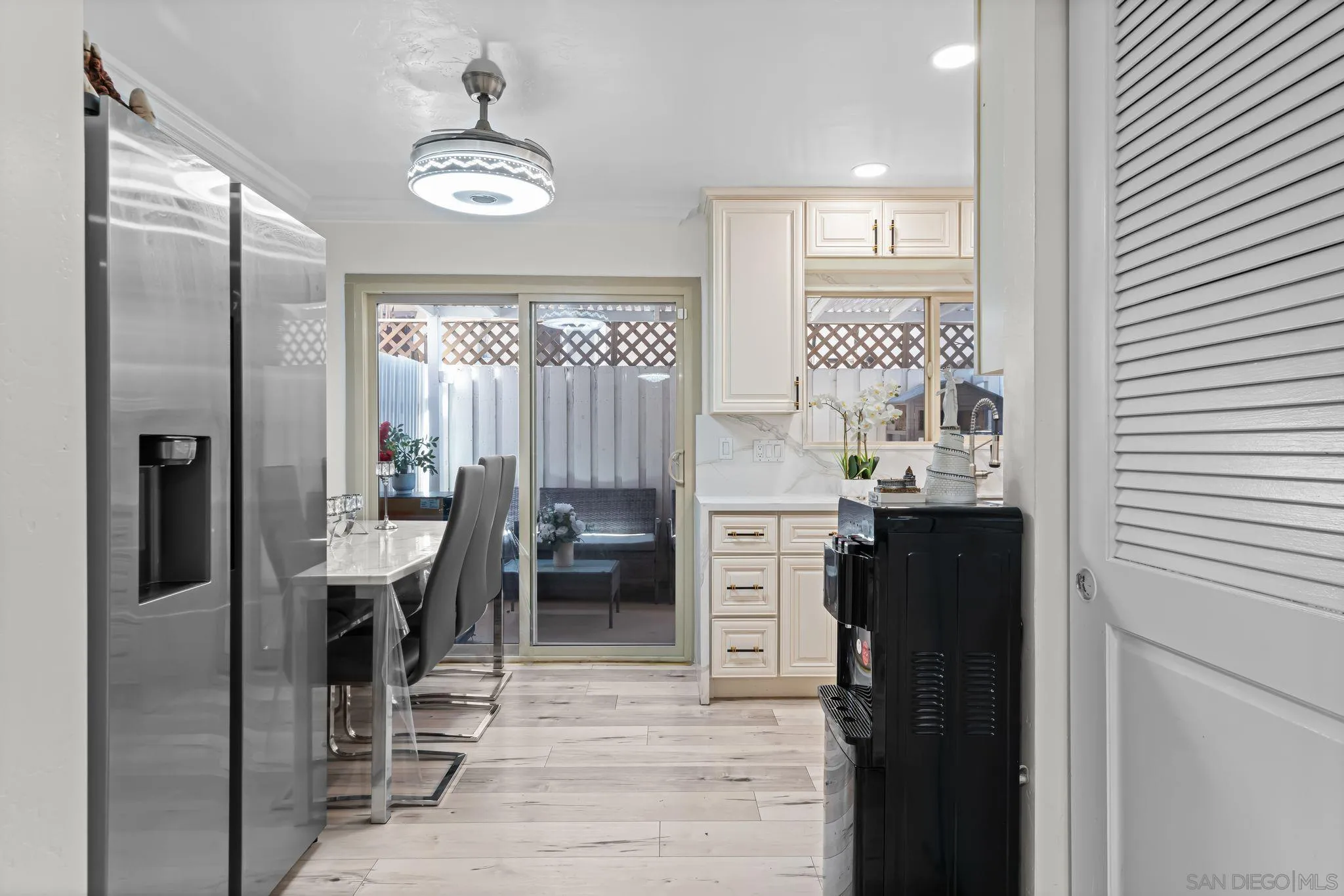 Photo #3: 250033482 Listing 