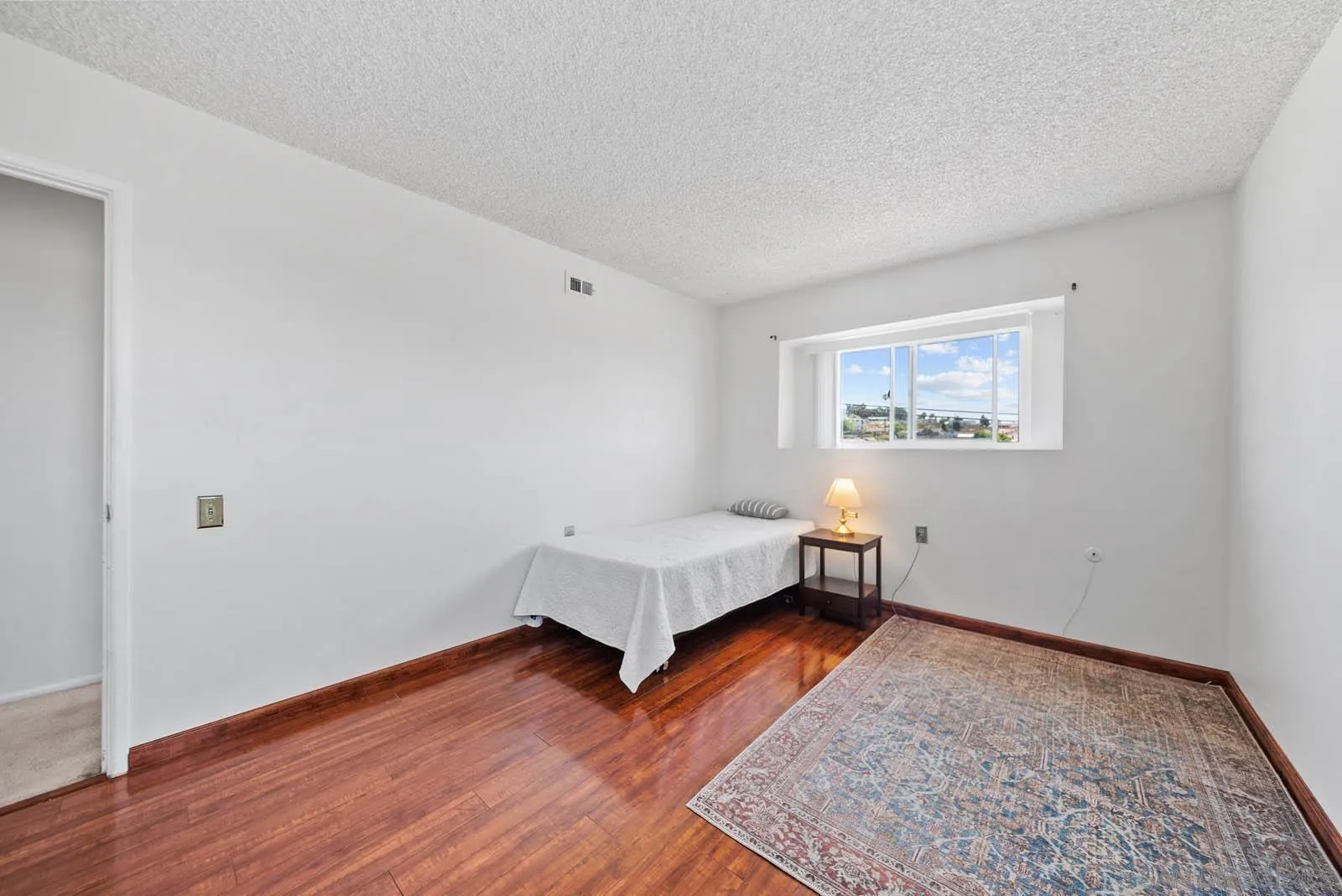 https://cdn.realtyfeed.com/cdn/127/250033488/23e1d12d02f490e9c68d6d70fff68eaf.webp