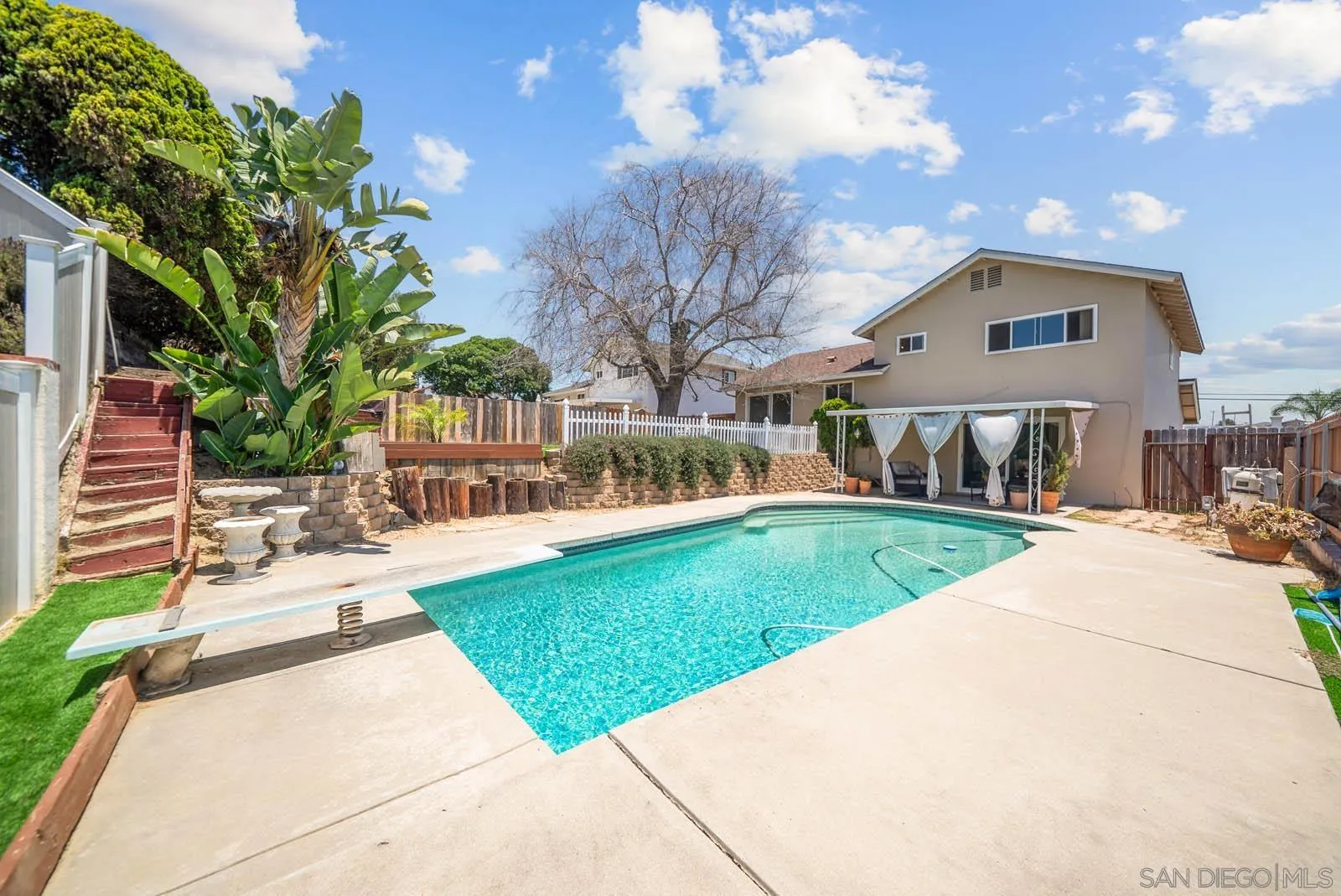 https://cdn.realtyfeed.com/cdn/127/250033488/32a5fc8f2c53d071297eb41e1ea05da7.webp