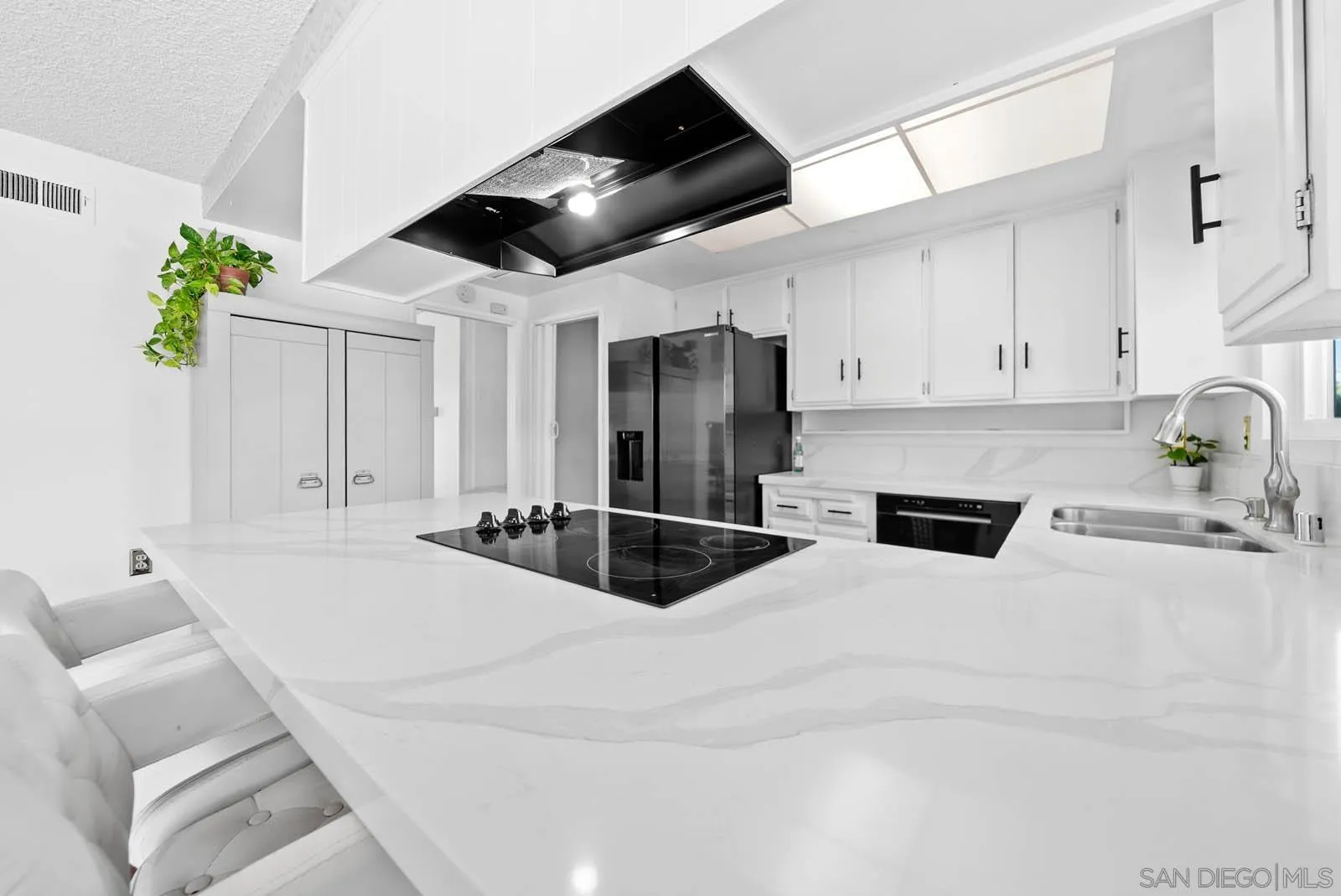 https://cdn.realtyfeed.com/cdn/127/250033488/409b489a906bee04cd5f40b6efdb8f38.webp