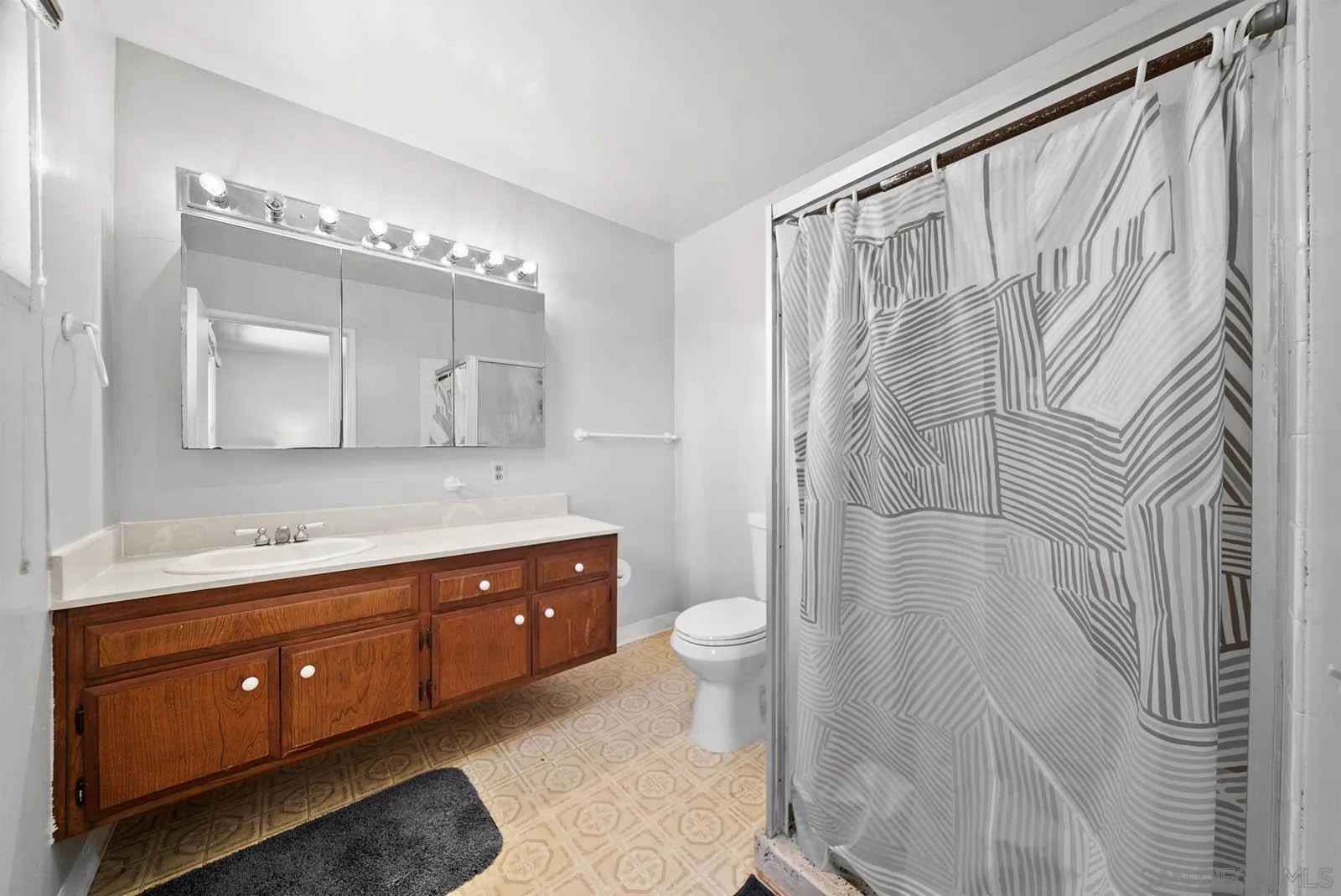 https://cdn.realtyfeed.com/cdn/127/250033488/6c2c56a5ad2569de75adab3d807347ea.webp
