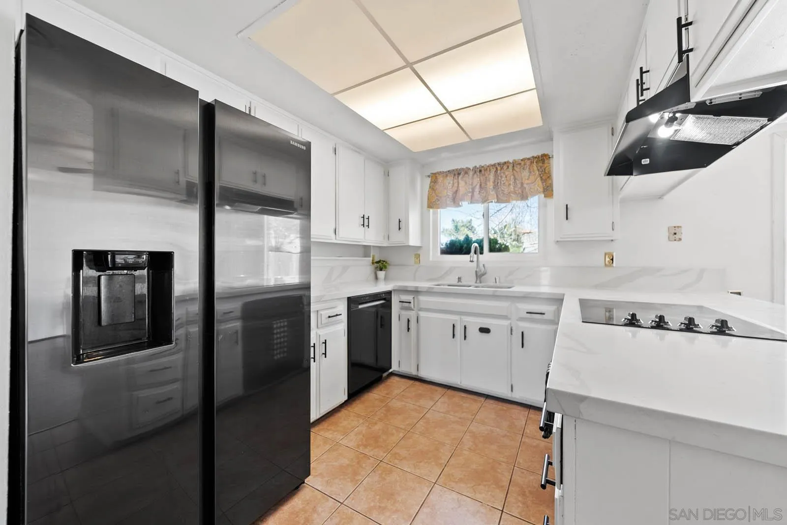 https://cdn.realtyfeed.com/cdn/127/250033488/6e5e886ecd93513bef4d610df2ac3e3a.webp