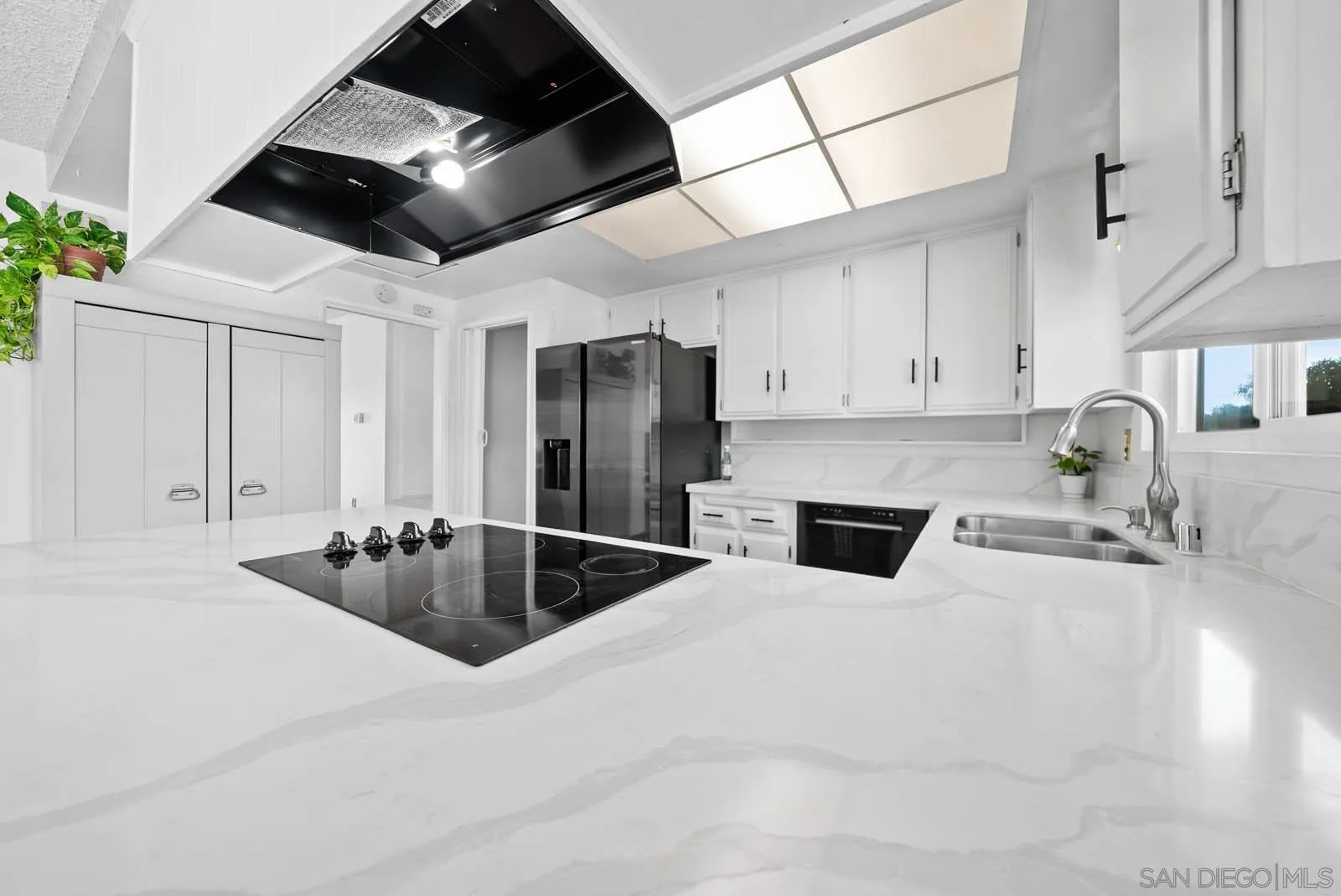 https://cdn.realtyfeed.com/cdn/127/250033488/bac149e32494606f60bb0cd917606560.webp